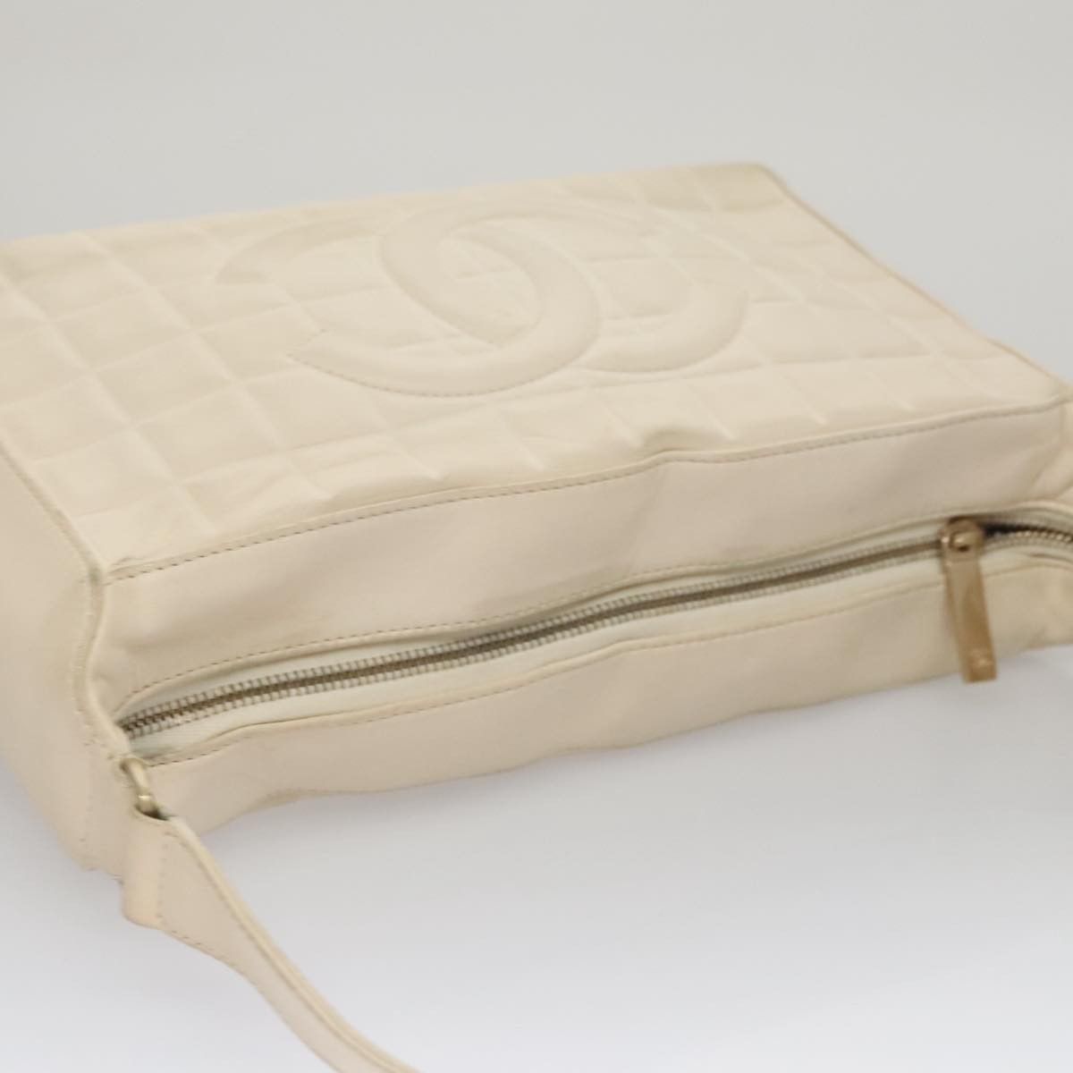 Chanel Chanel Chocolate Bar CC Shoulder Bag Quilted Leather Size ONE SIZE - 16 Thumbnail