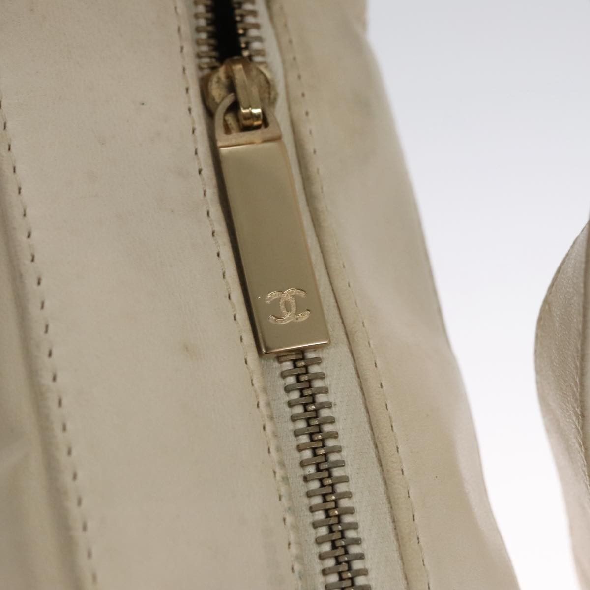 Chanel Chanel Chocolate Bar CC Shoulder Bag Quilted Leather Size ONE SIZE - 19 Thumbnail