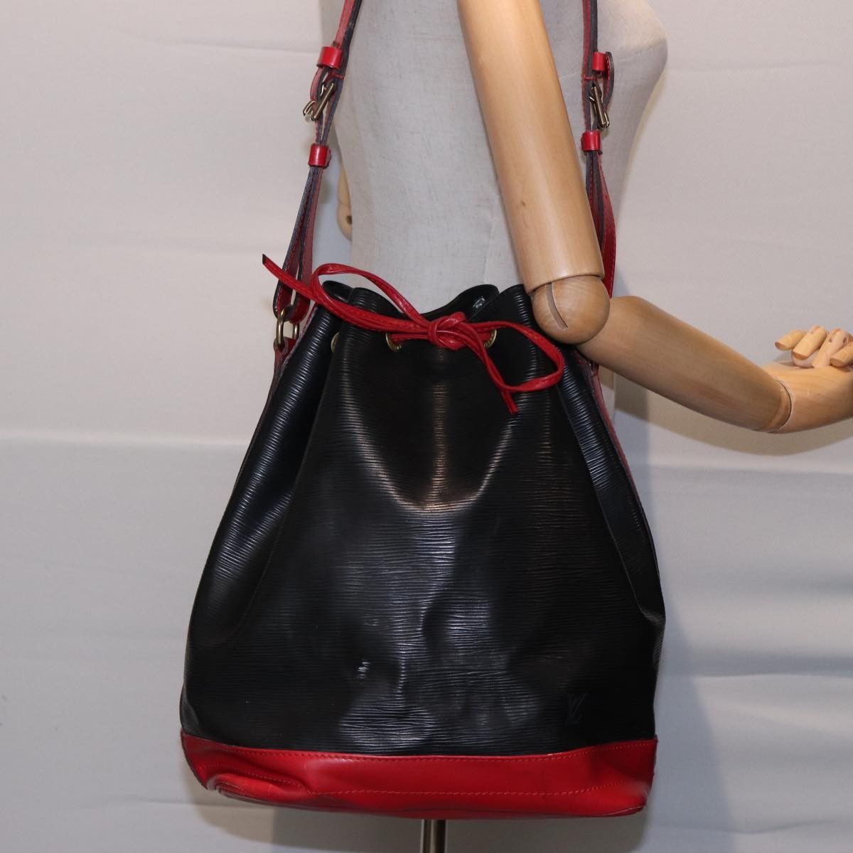 Louis Vuitton Louis Vuitton Bicolor Noe Handbag Epi Leather Size ONE SIZE - 16 Thumbnail