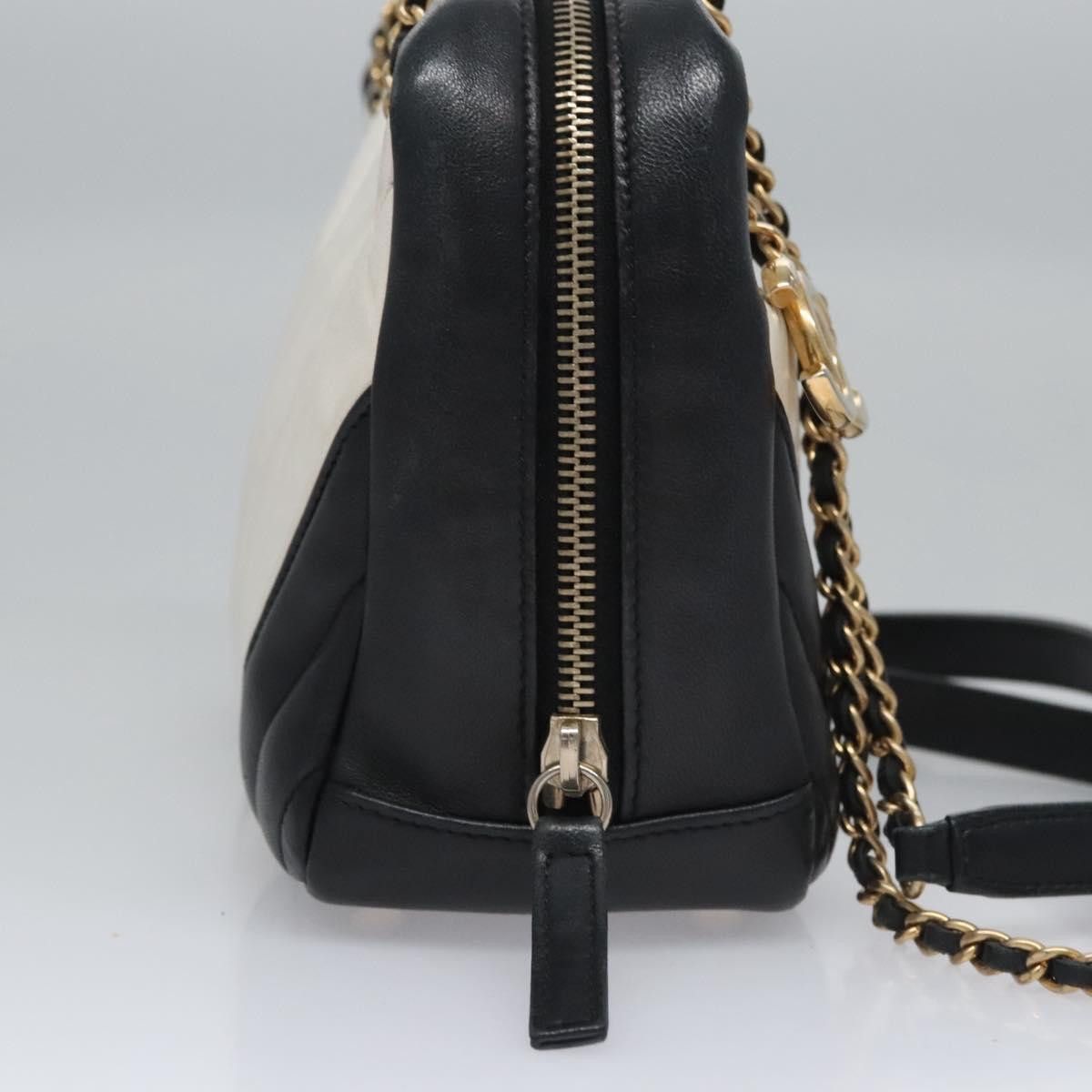 Chanel Chanel V Stitch Leather Size ONE SIZE - 4 Thumbnail