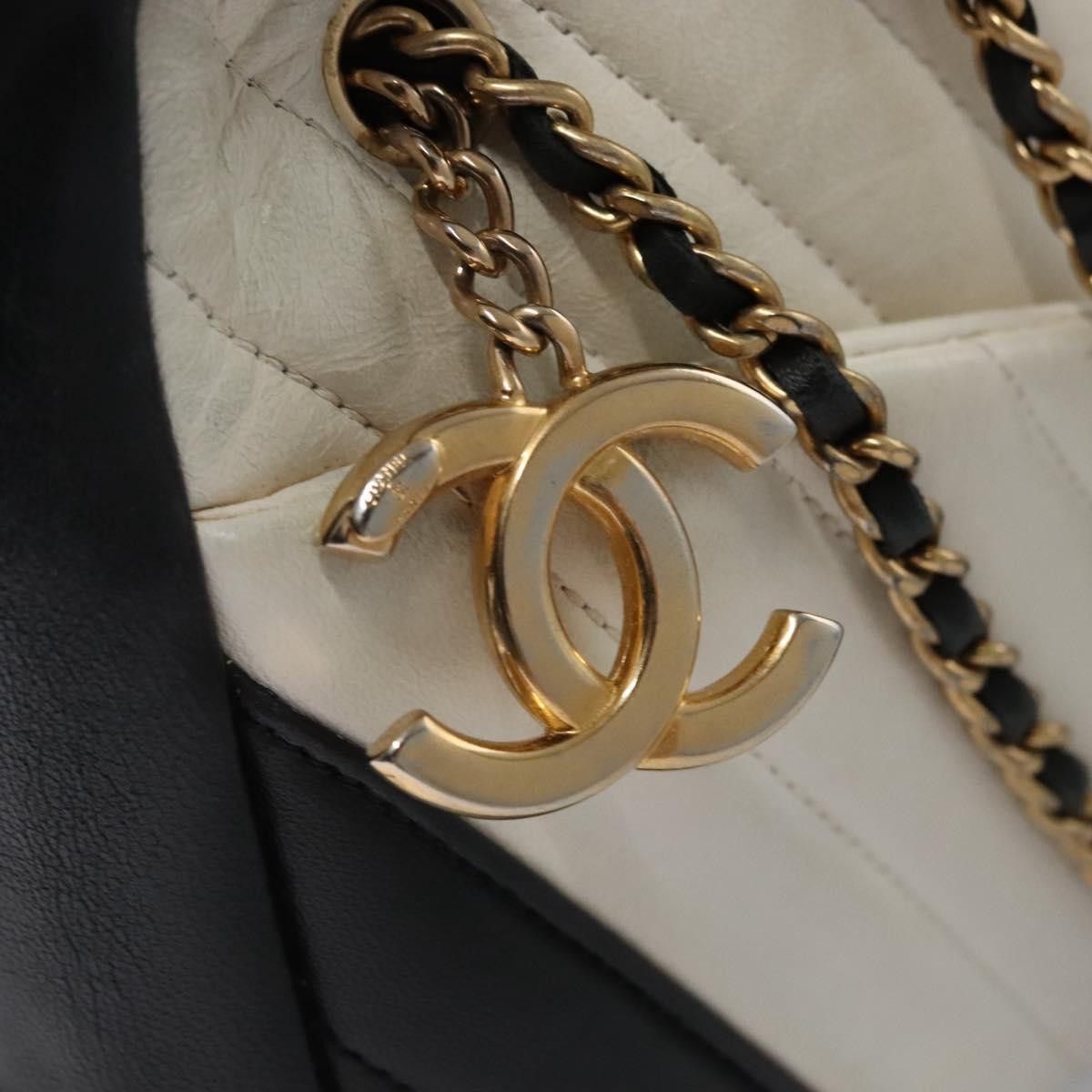 Chanel Chanel V Stitch Leather Size ONE SIZE - 14 Thumbnail