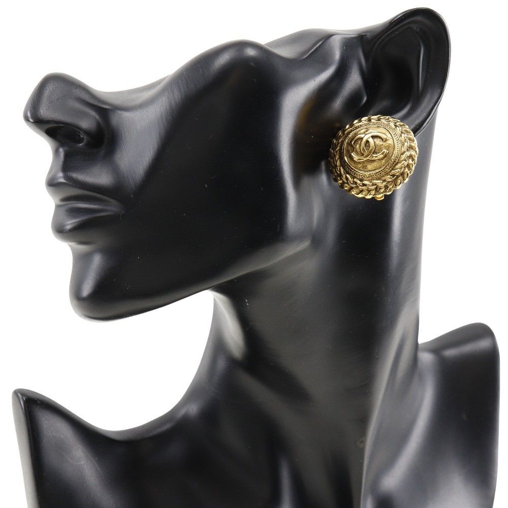 Chanel Chanel Vintage Round CC Clip-On Earring Metal Size ONE SIZE - 7 Thumbnail