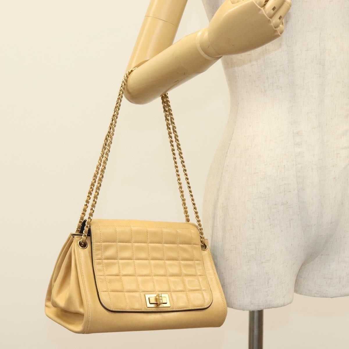 Chanel Chanel Chocolate Bar Flap Bag Quilted Lambskin Size ONE SIZE - 14 Thumbnail