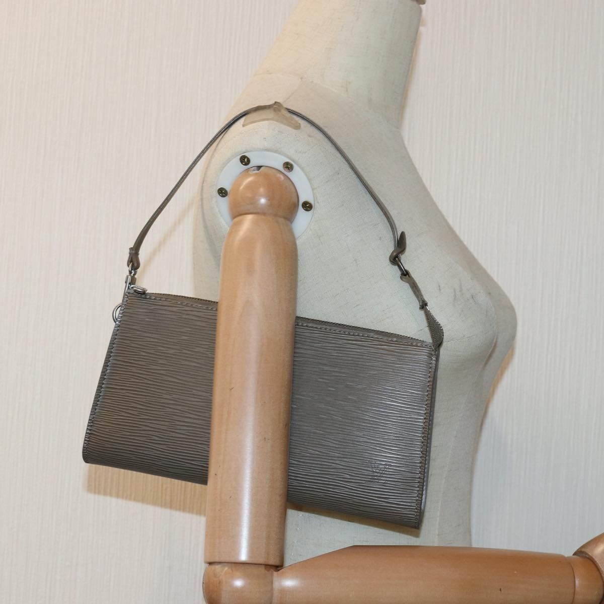 Louis Vuitton Louis Vuitton Pochette Accessoires Epi Leather Size ONE SIZE - 21 Thumbnail