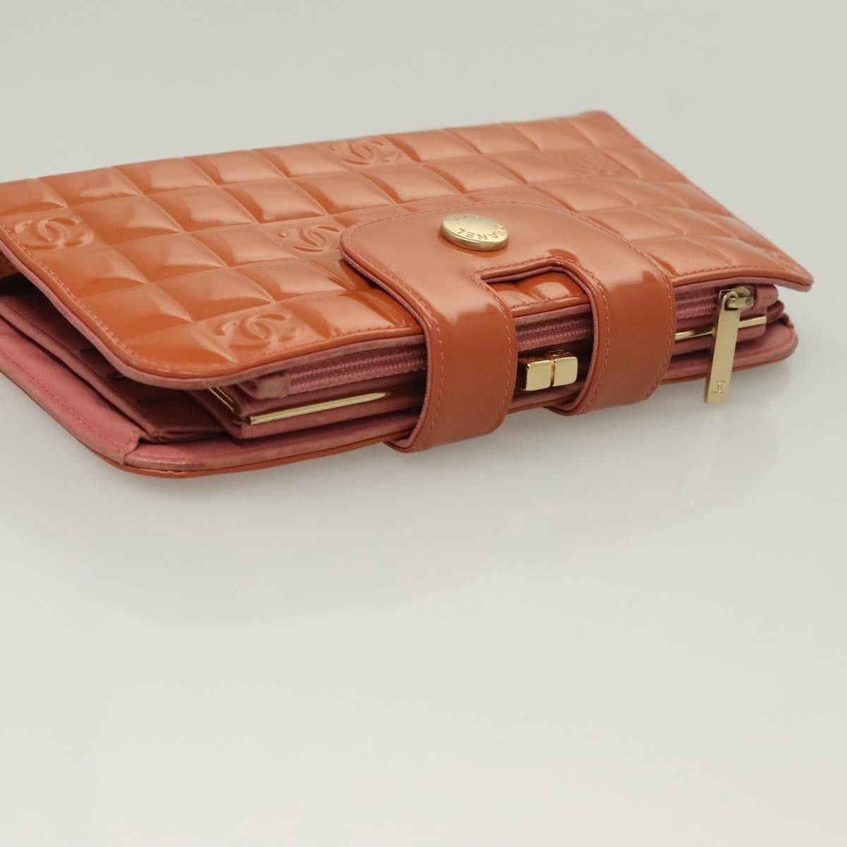 Chanel Chanel Chocolate Bar Clutch Quilted Patent Size ONE SIZE - 14 Thumbnail
