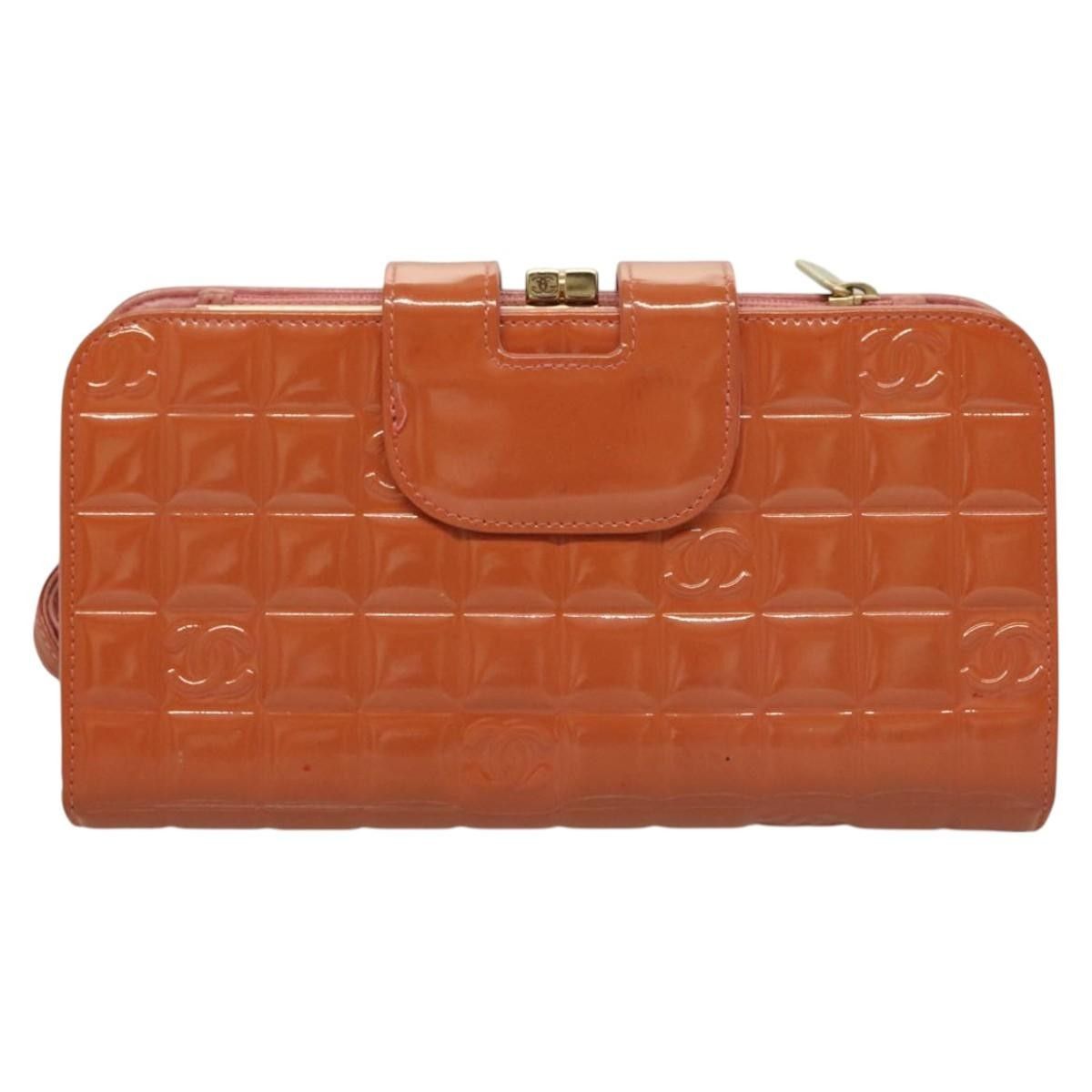 Chanel Chanel Chocolate Bar Clutch Quilted Patent Size ONE SIZE - 2 Thumbnail