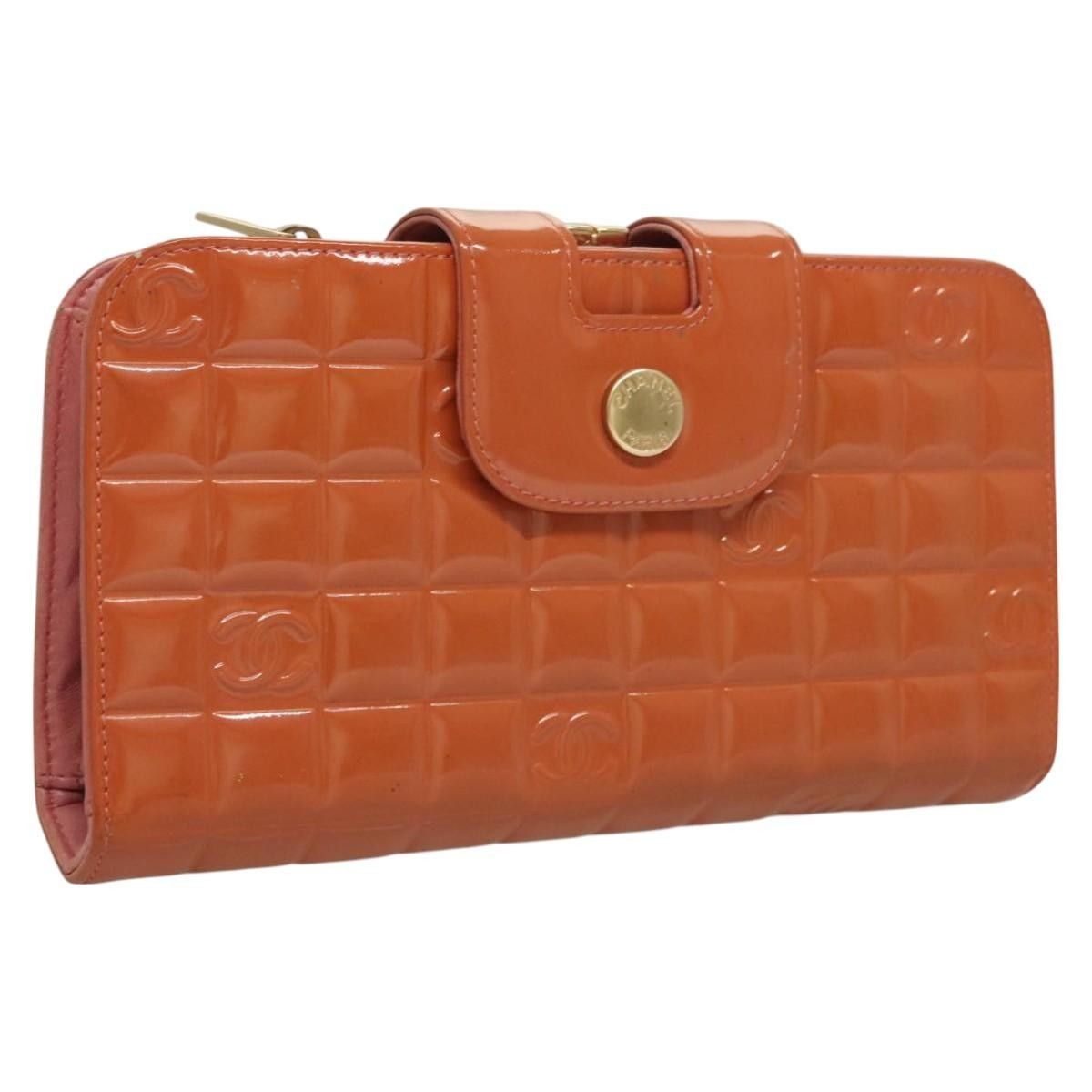 Chanel Chanel Chocolate Bar Clutch Quilted Patent Size ONE SIZE - 18 Thumbnail