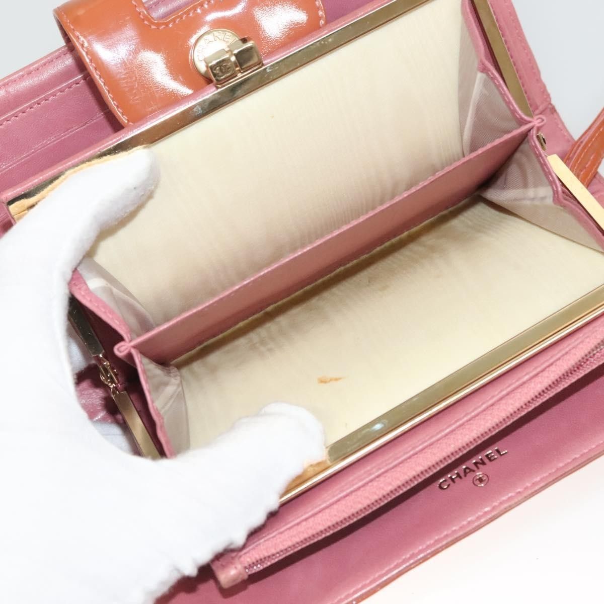 Chanel Chanel Chocolate Bar Clutch Quilted Patent Size ONE SIZE - 6 Thumbnail