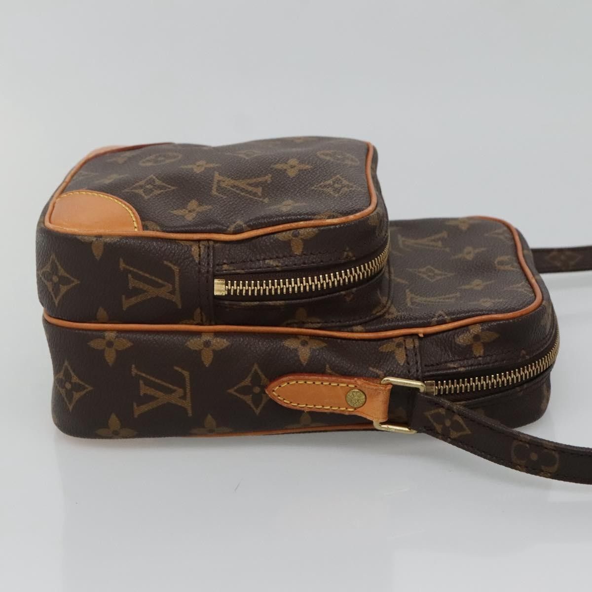 Louis Vuitton Louis Vuitton Amazone Bag Monogram Canvas Size ONE SIZE - 4 Thumbnail