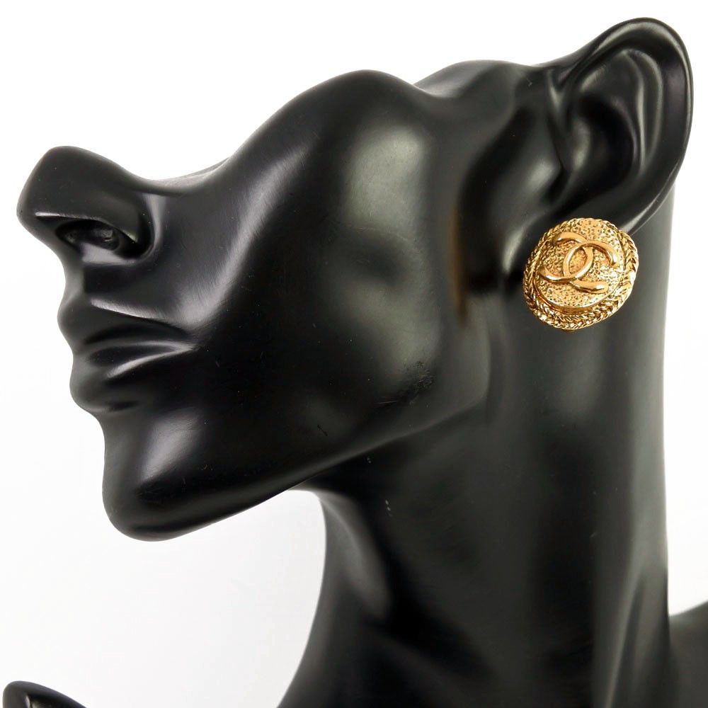Chanel Chanel Vintage Round CC Clip-On Earrings Metal Size ONE SIZE - 9 Thumbnail