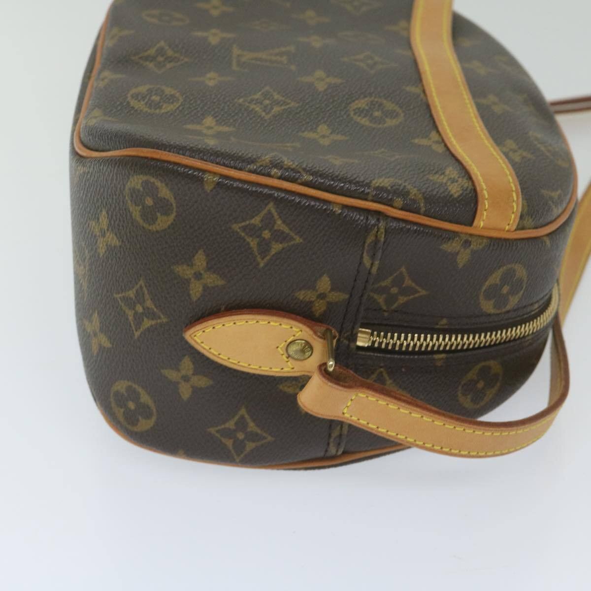 Louis Vuitton Louis Vuitton Blois Handbag Monogram Canvas Size ONE SIZE - 3 Thumbnail
