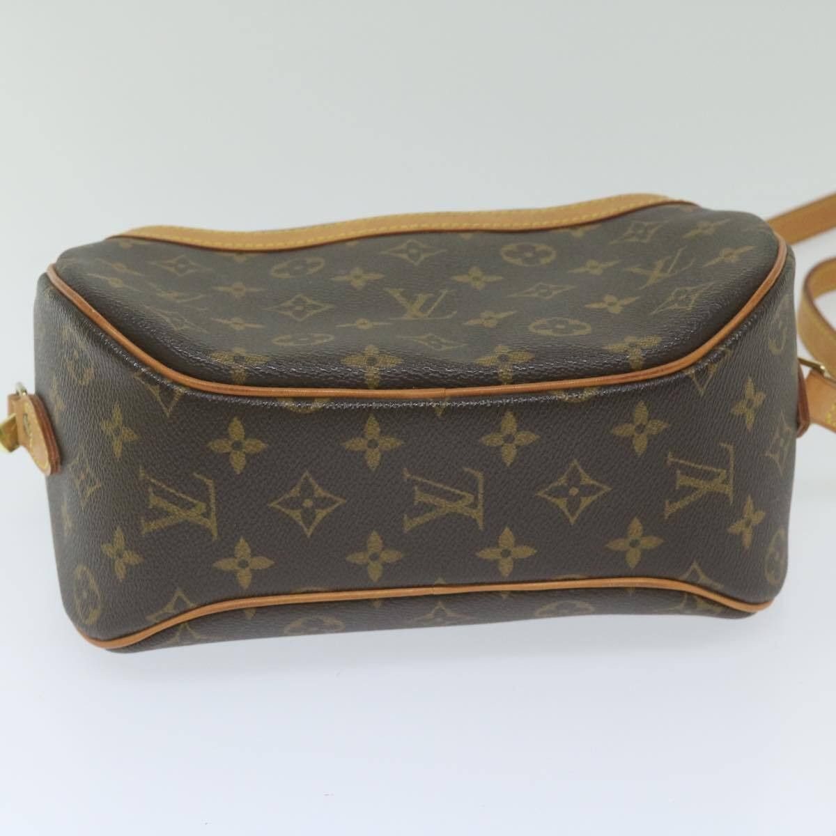 Louis Vuitton Louis Vuitton Blois Handbag Monogram Canvas Size ONE SIZE - 16 Thumbnail