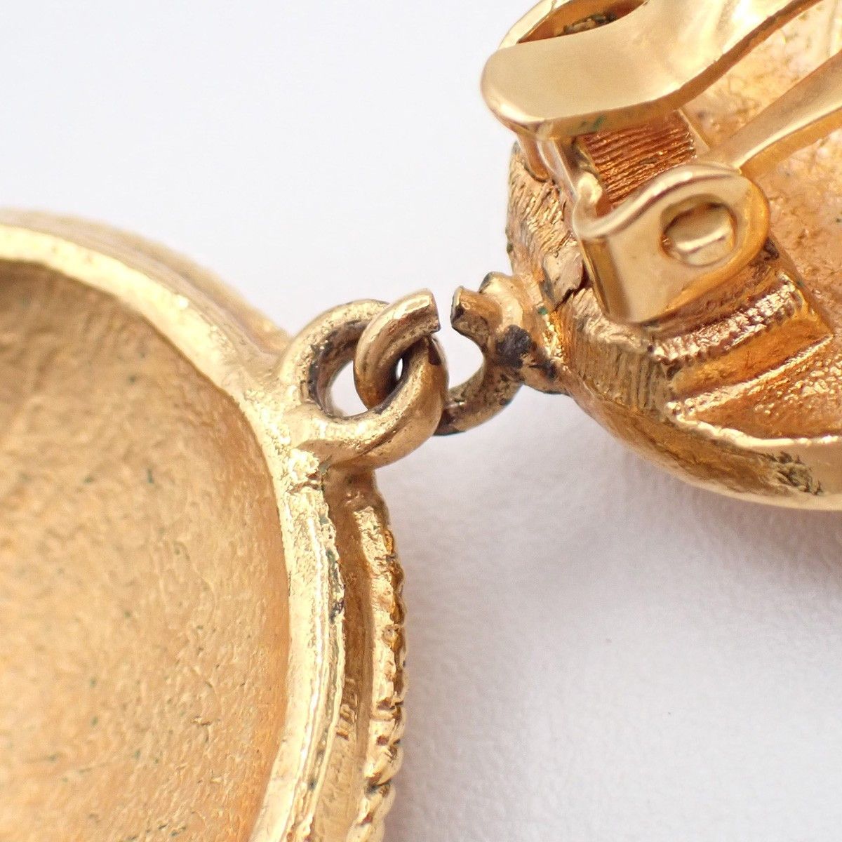 Chanel Chanel CC Lion Head Drop Earrings Metal Size ONE SIZE - 7 Thumbnail