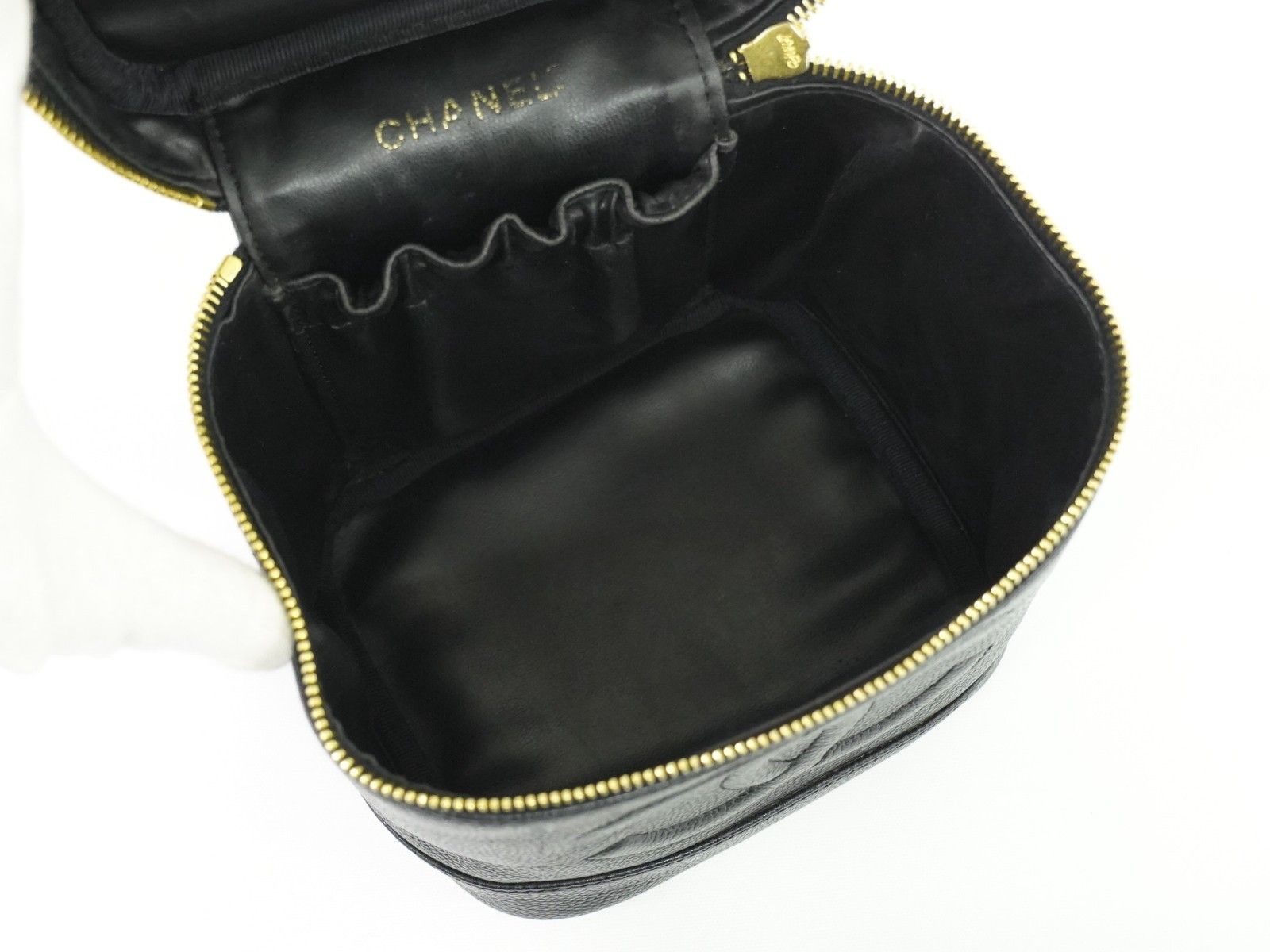 Chanel Chanel Vintage Timeless Cosmetic Case Caviar Size ONE SIZE - 4 Thumbnail