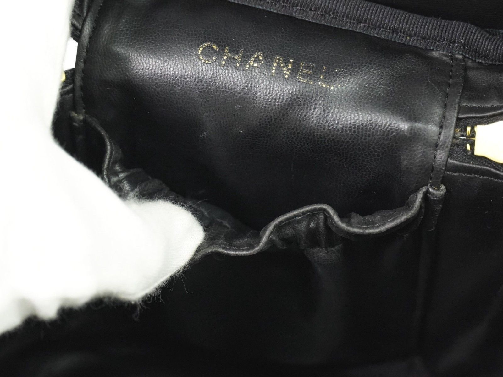 Chanel Chanel Vintage Timeless Cosmetic Case Caviar Size ONE SIZE - 18 Thumbnail