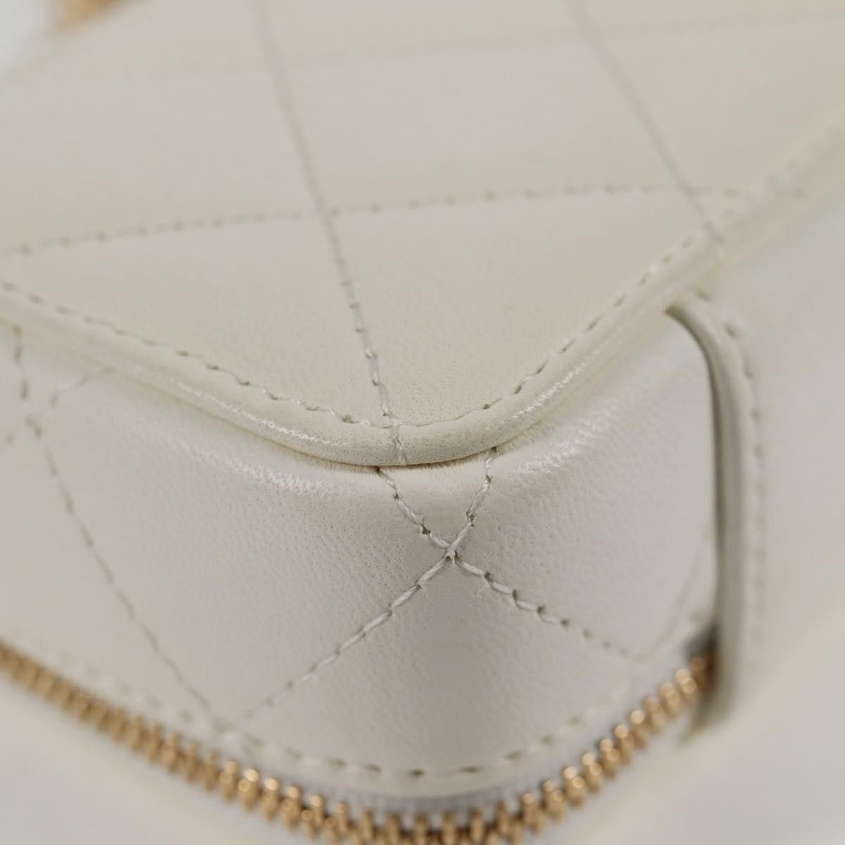 Chanel Chanel CC Zip Around Clutch with Chain Quilted Metal and Lambskin Size ONE SIZE - 11 Thumbnail