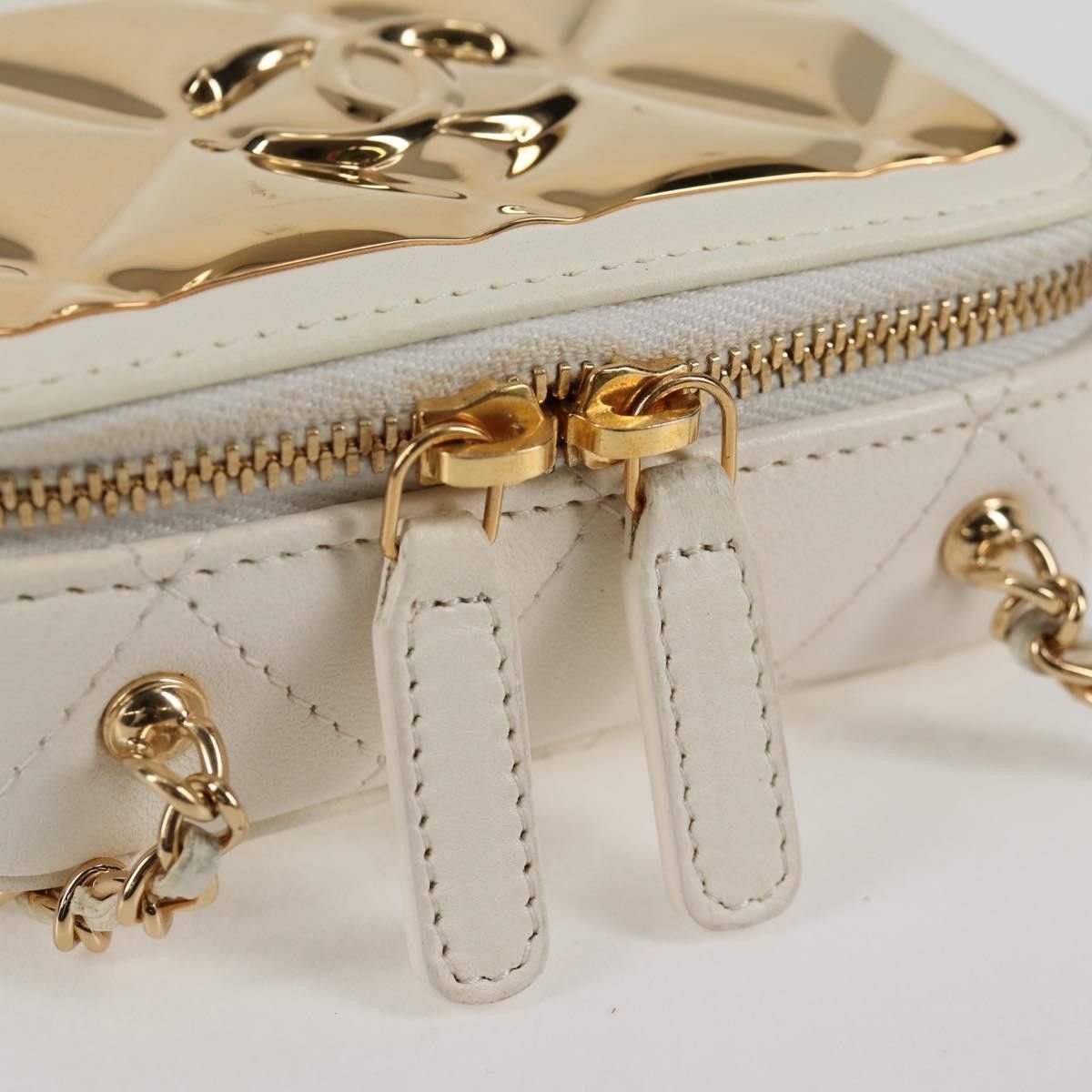 Chanel Chanel CC Zip Around Clutch with Chain Quilted Metal and Lambskin Size ONE SIZE - 19 Thumbnail