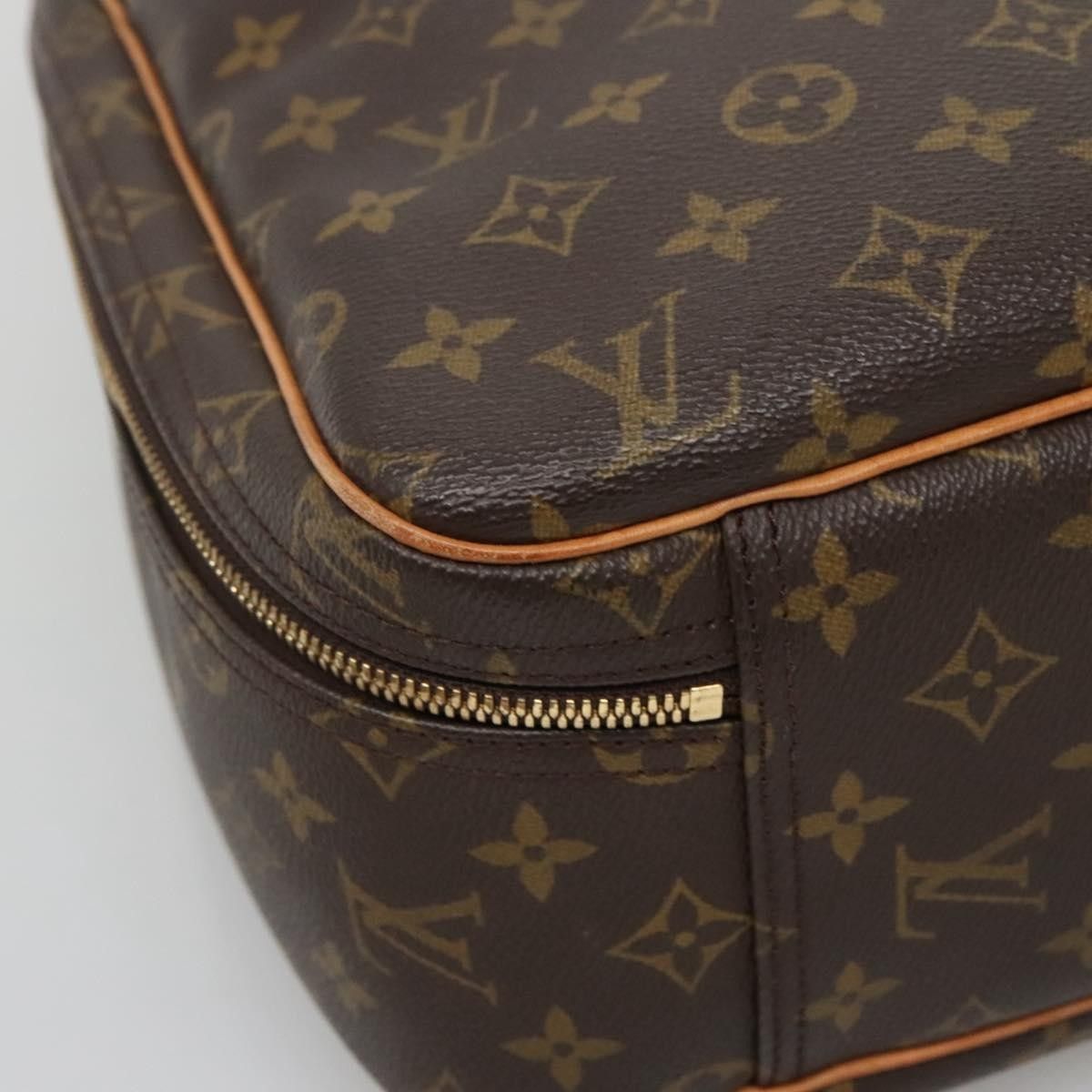Louis Vuitton Louis Vuitton Excursion Handbag Monogram Canvas Size ONE SIZE - 10 Thumbnail