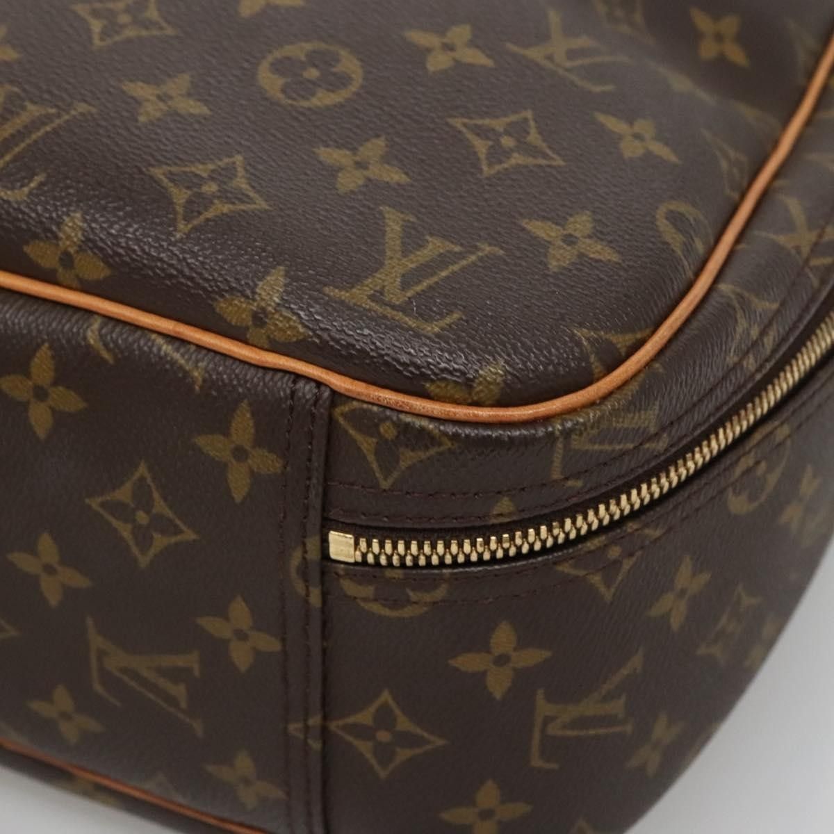 Louis Vuitton Louis Vuitton Excursion Handbag Monogram Canvas Size ONE SIZE - 9 Thumbnail