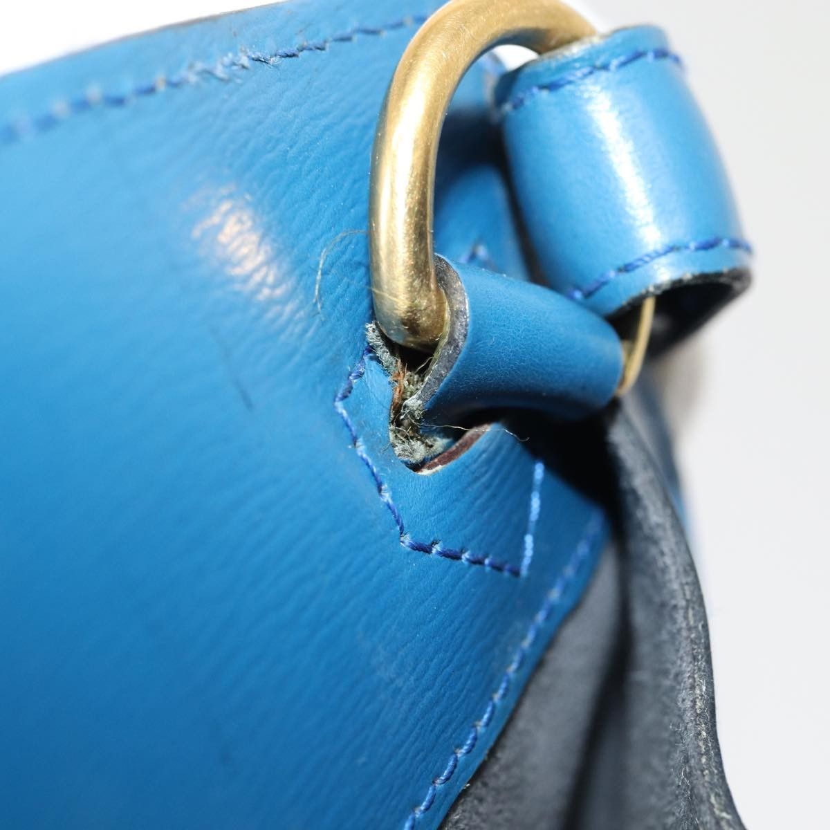 Louis Vuitton Louis Vuitton Cluny Shoulder Bag Epi Leather Size ONE SIZE - 17 Thumbnail