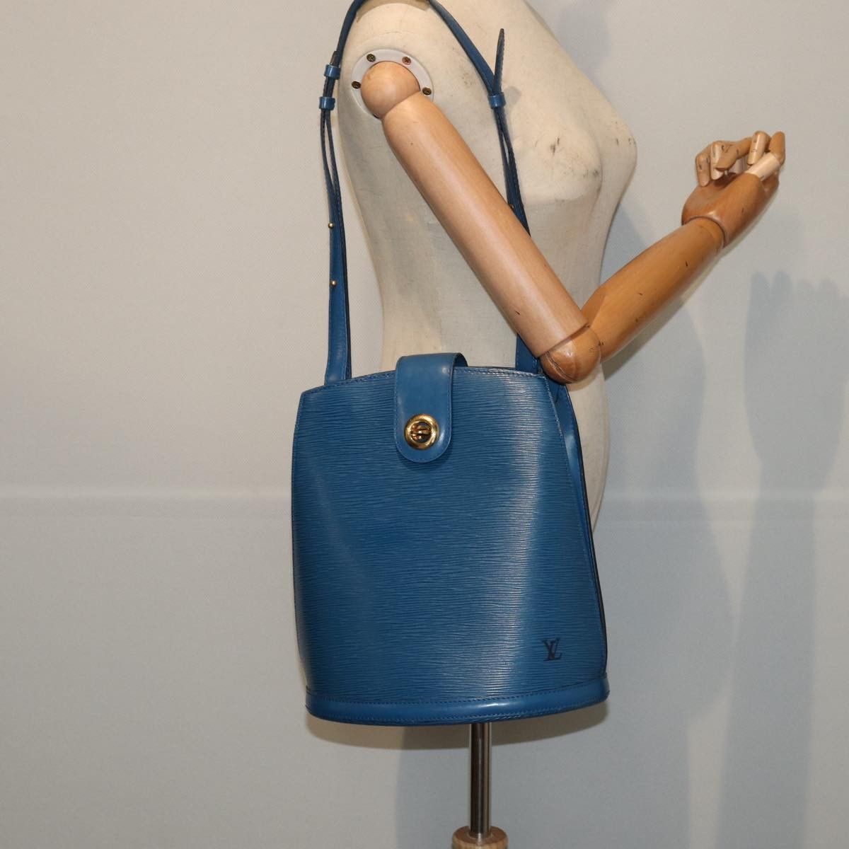 Louis Vuitton Louis Vuitton Cluny Shoulder Bag Epi Leather Size ONE SIZE - 13 Thumbnail