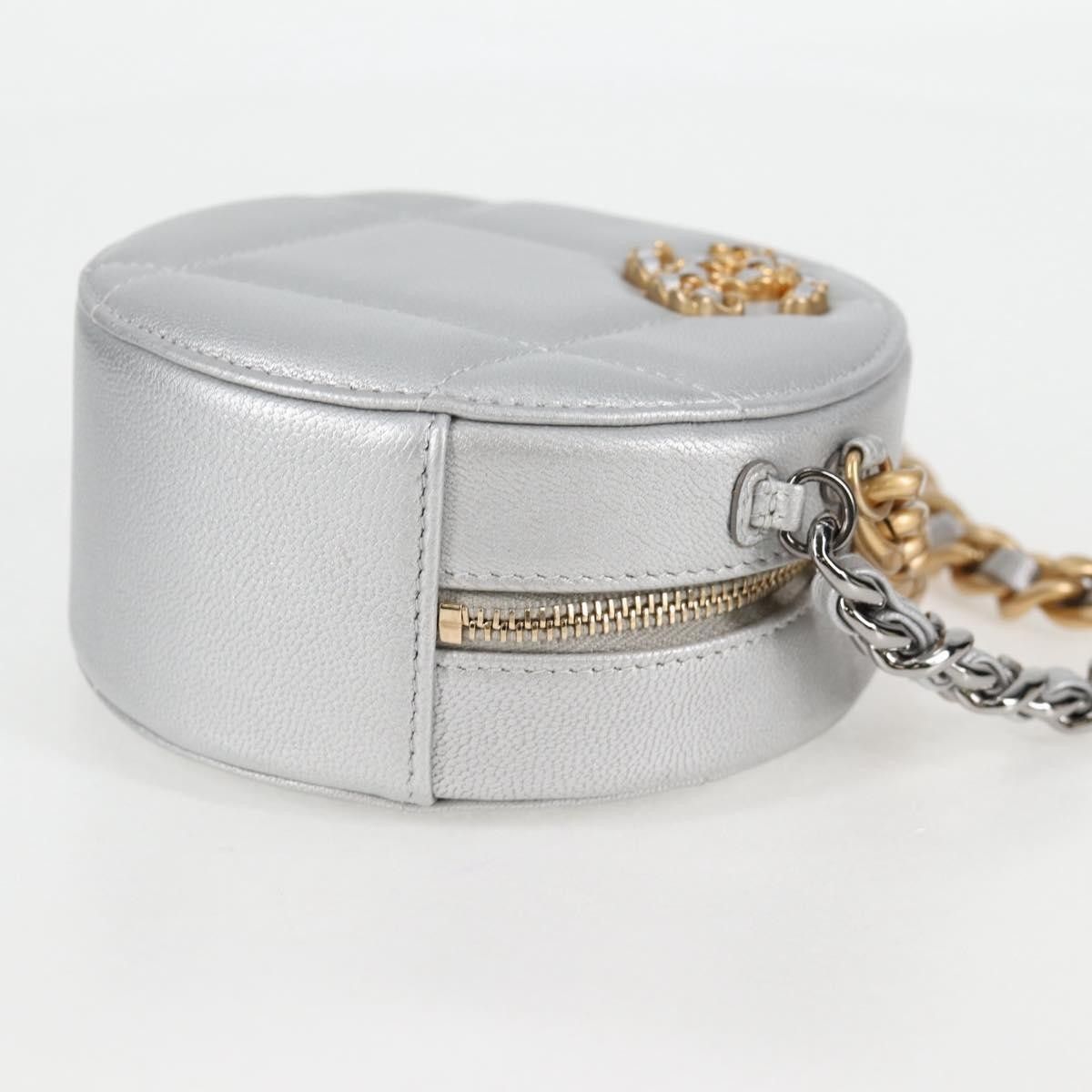 Chanel Chanel 19 Round Clutch with Chain Quilted Leather Size ONE SIZE - 4 Thumbnail