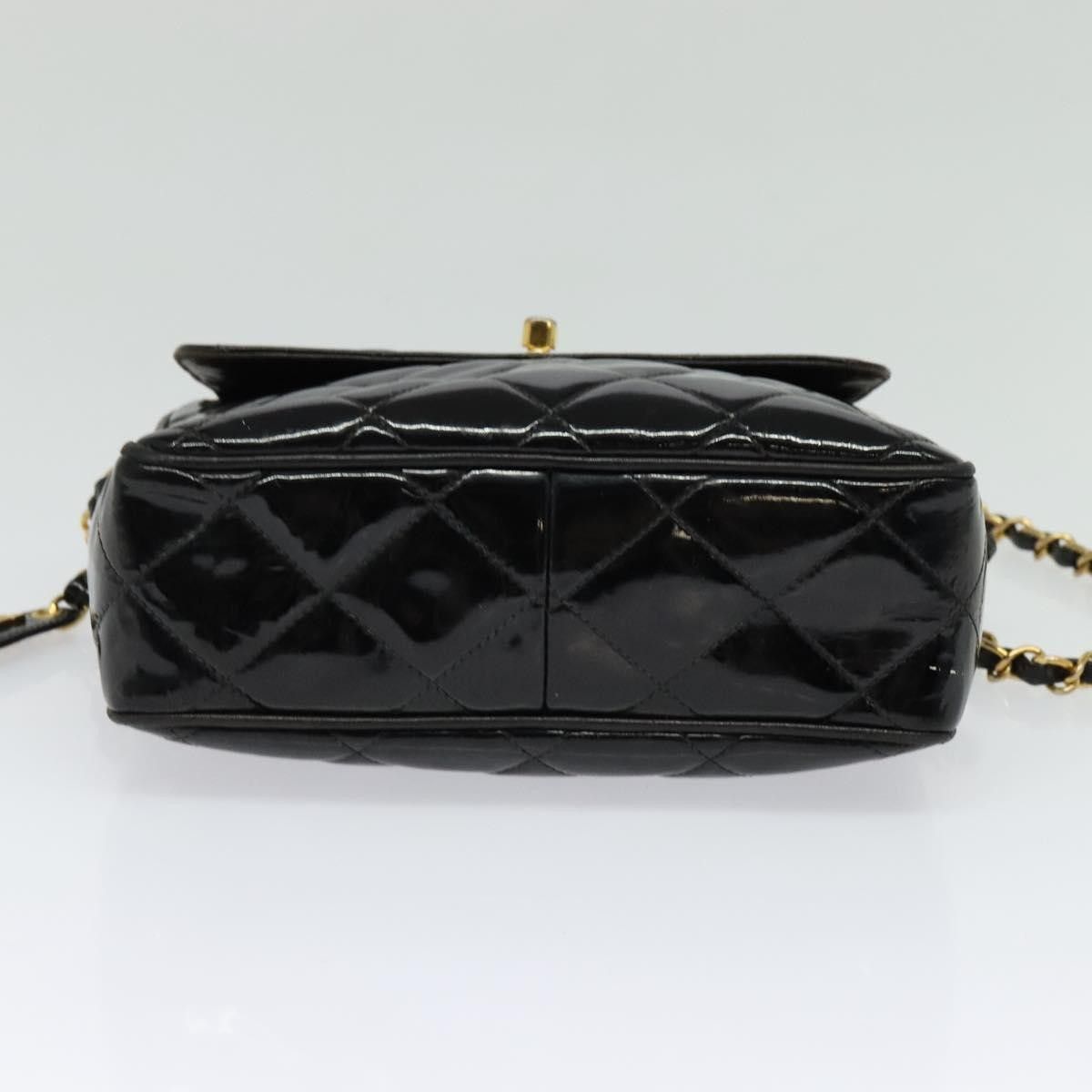 Chanel Chanel Vintage Square Front Pocket Camera Bag Quilted Patent Size ONE SIZE - 20 Thumbnail