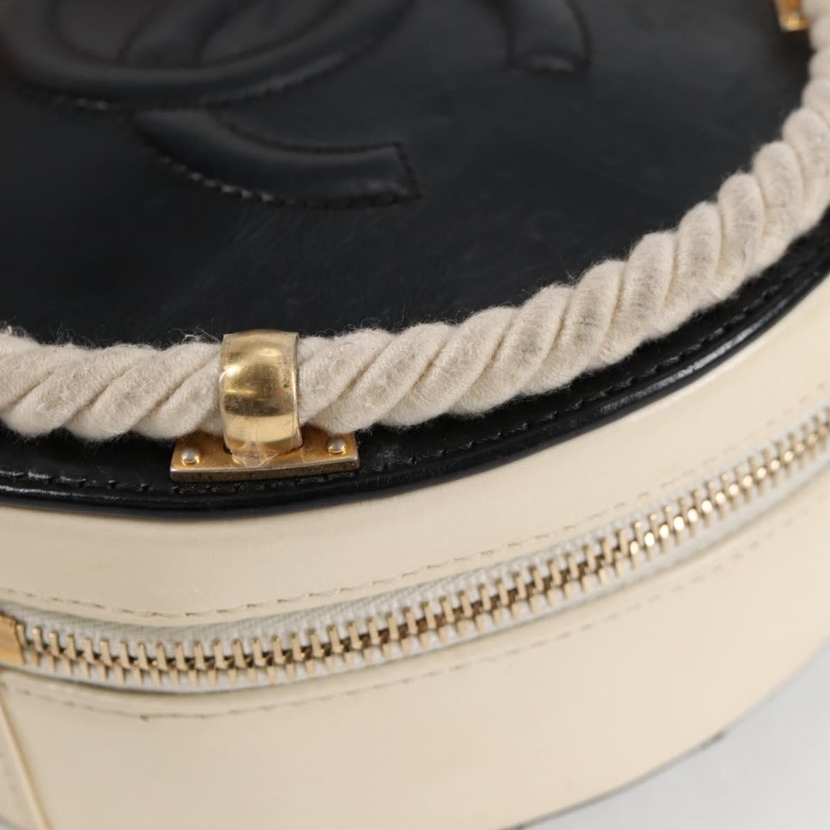 Chanel Chanel En Vogue Round Bag Crumpled Calfskin Size ONE SIZE - 11 Thumbnail