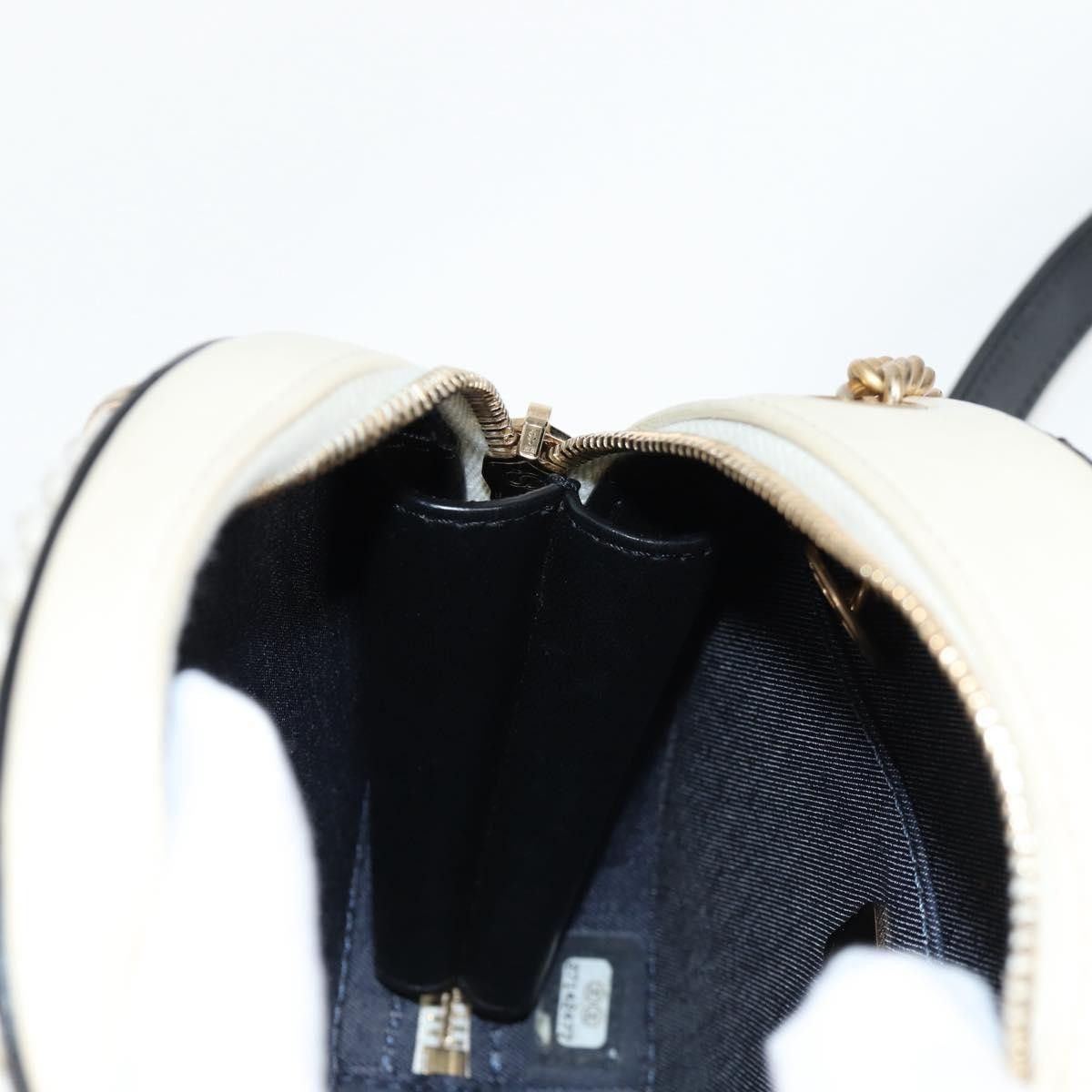 Chanel Chanel En Vogue Round Bag Crumpled Calfskin Size ONE SIZE - 22 Thumbnail
