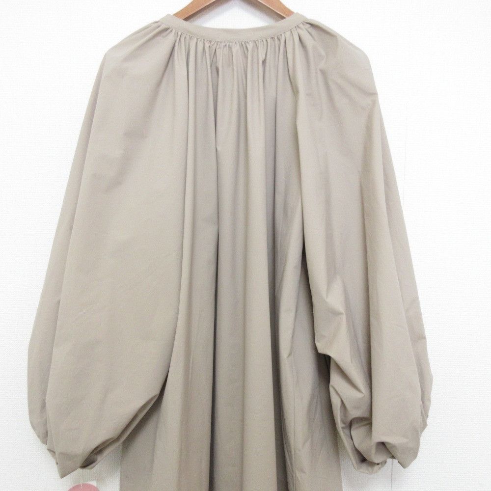 Other Other emmi Relaxy Volume Sleeve Dress Others Dresses 13WFO244107 DUTY FREE for USA Size ONE SIZE - 4 Thumbnail