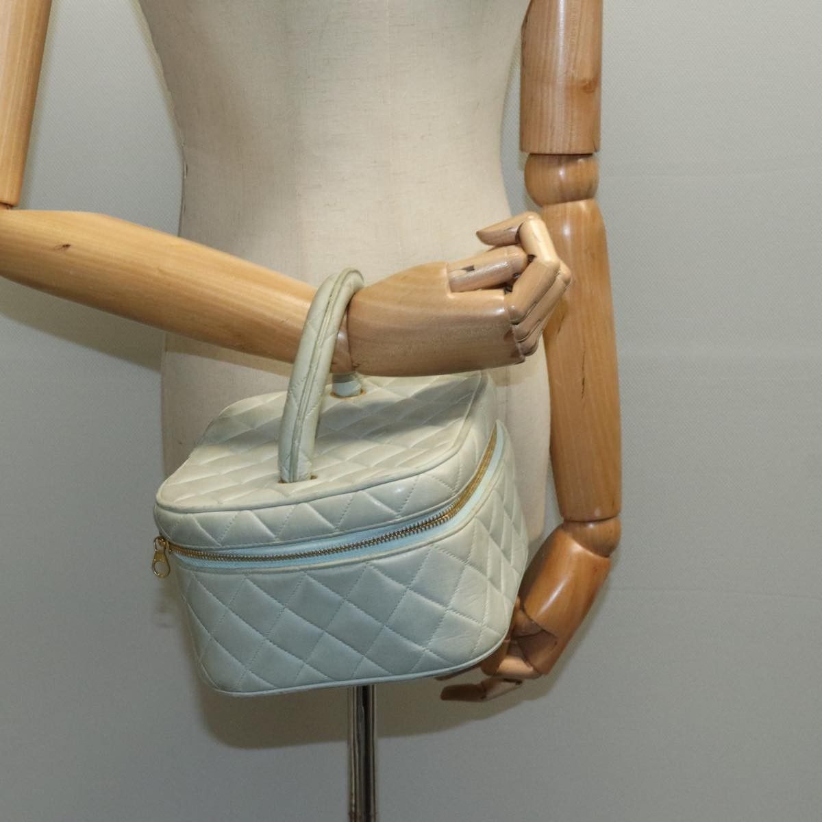 Chanel Chanel Cosmetic Case Quilted Lambskin Size ONE SIZE - 15 Thumbnail
