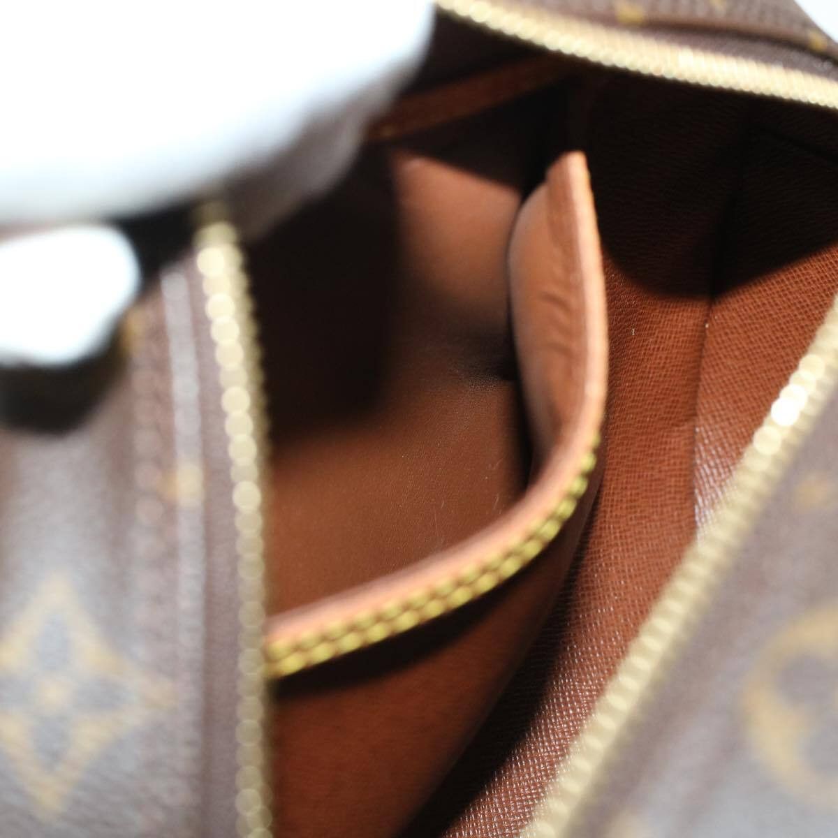 Louis Vuitton Louis Vuitton Blois Handbag Monogram Canvas Size ONE SIZE - 23 Thumbnail