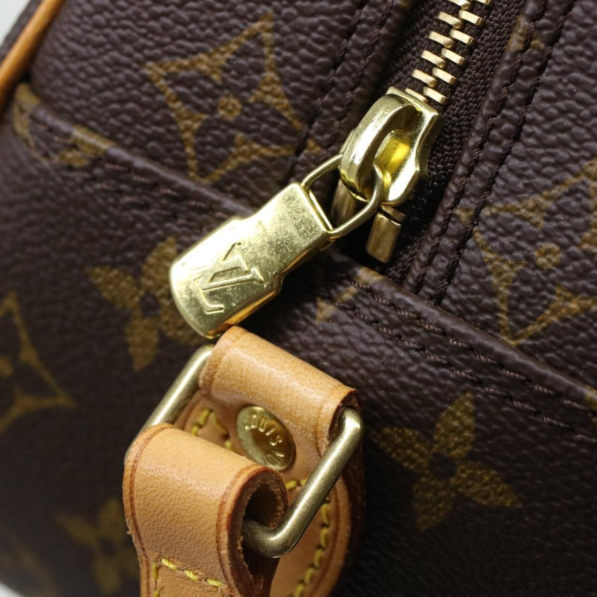 Louis Vuitton Louis Vuitton Blois Handbag Monogram Canvas Size ONE SIZE - 13 Thumbnail