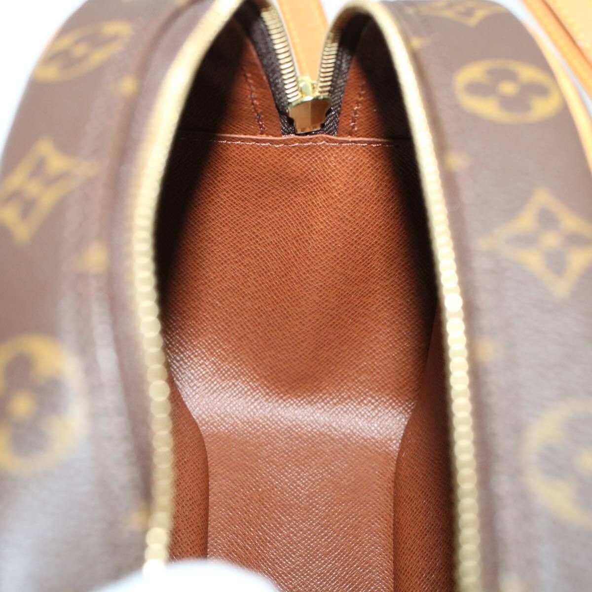 Louis Vuitton Louis Vuitton Blois Handbag Monogram Canvas Size ONE SIZE - 22 Thumbnail