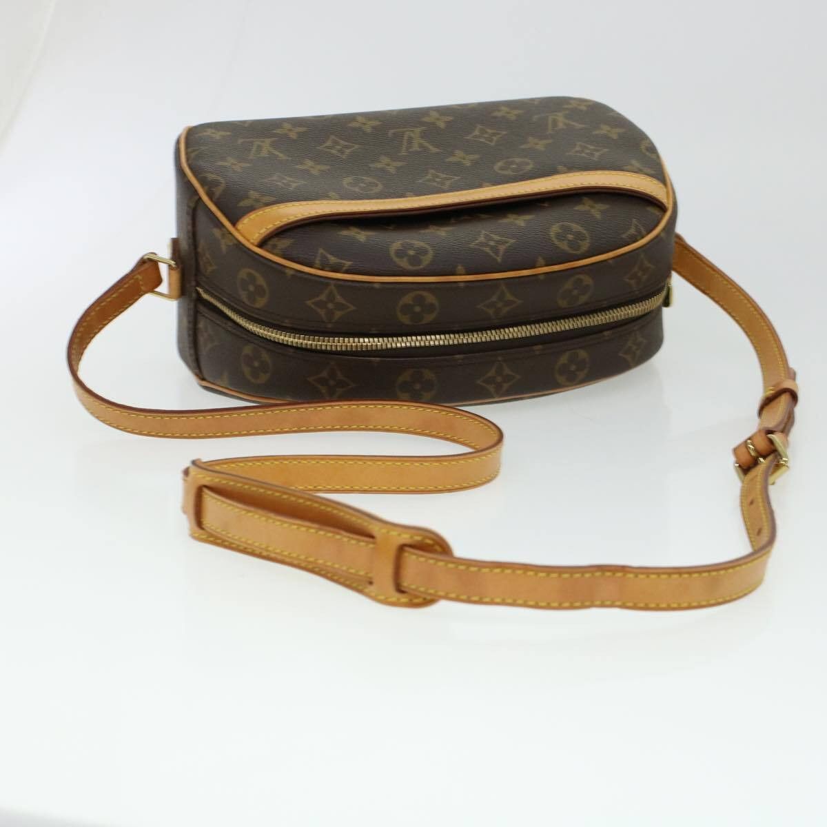 Louis Vuitton Louis Vuitton Blois Handbag Monogram Canvas Size ONE SIZE - 8 Thumbnail