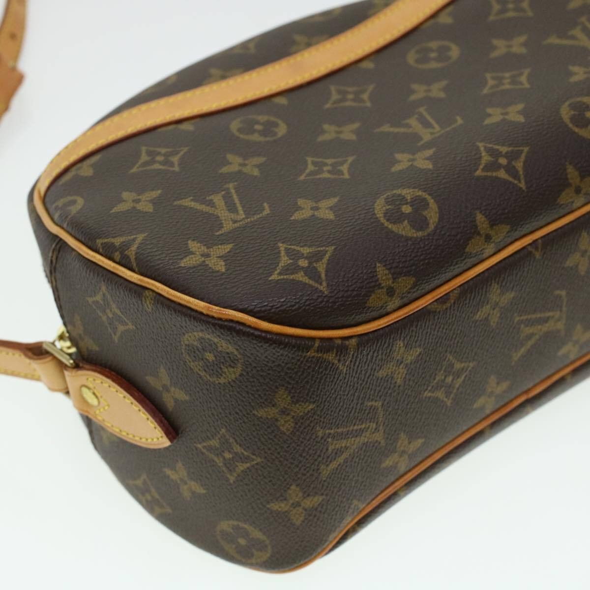 Louis Vuitton Louis Vuitton Blois Handbag Monogram Canvas Size ONE SIZE - 11 Thumbnail