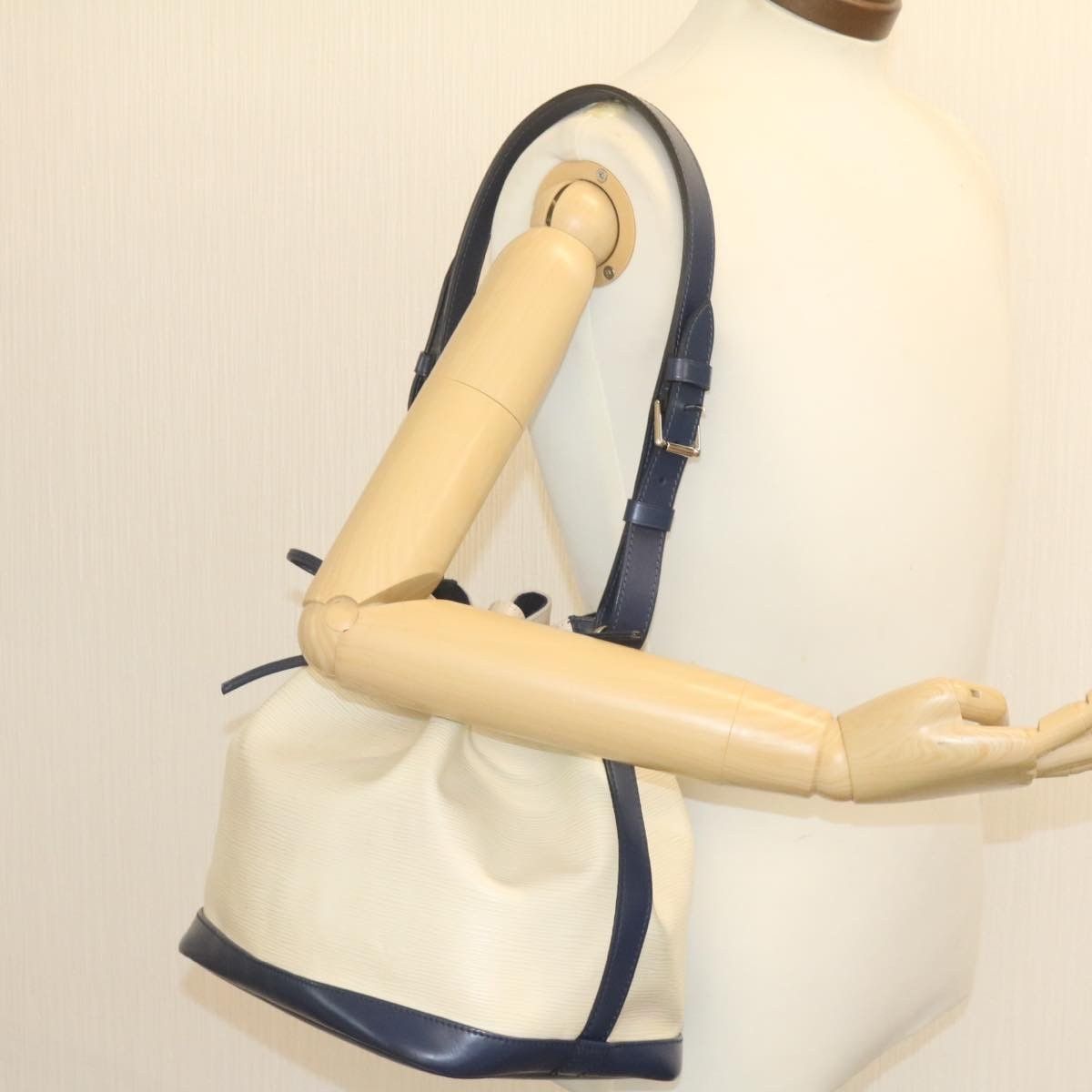 Louis Vuitton Louis Vuitton Petit Noe Handbag Two Tone Epi Leather Size ONE SIZE - 15 Thumbnail