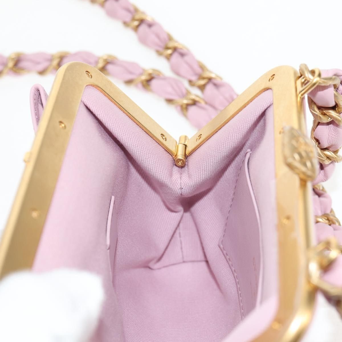 Chanel Chanel Bow Frame Clutch With Chain Quilted Patent with Lambskin Size ONE SIZE - 22 Thumbnail