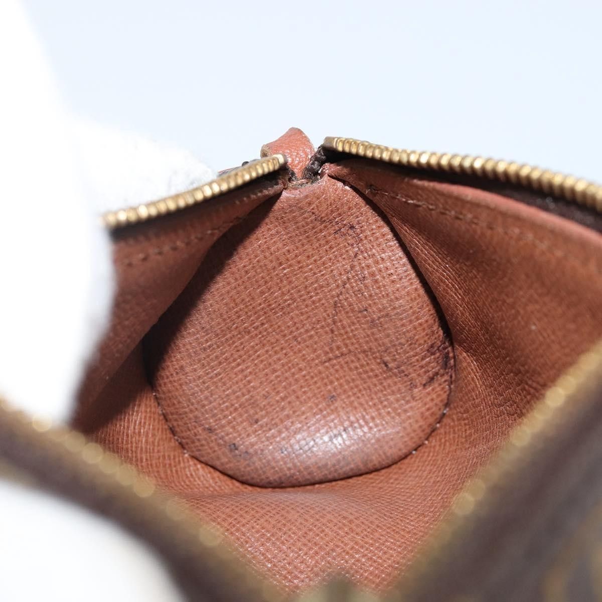Louis Vuitton Louis Vuitton Papillon Pochette Monogram Canvas Size ONE SIZE - 18 Thumbnail