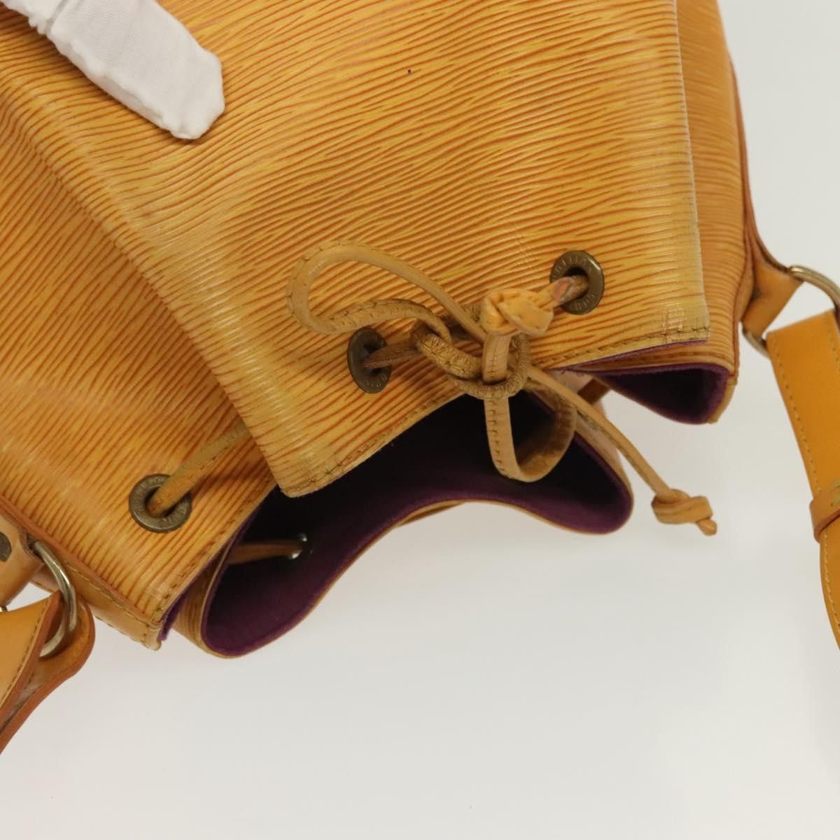 Louis Vuitton Louis Vuitton Petit Noe Handbag Epi Leather Size ONE SIZE - 12 Thumbnail