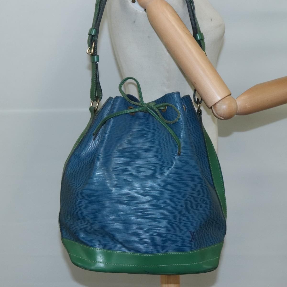 Louis Vuitton Louis Vuitton Bicolor Noe Handbag Epi Leather Size ONE SIZE - 13 Thumbnail