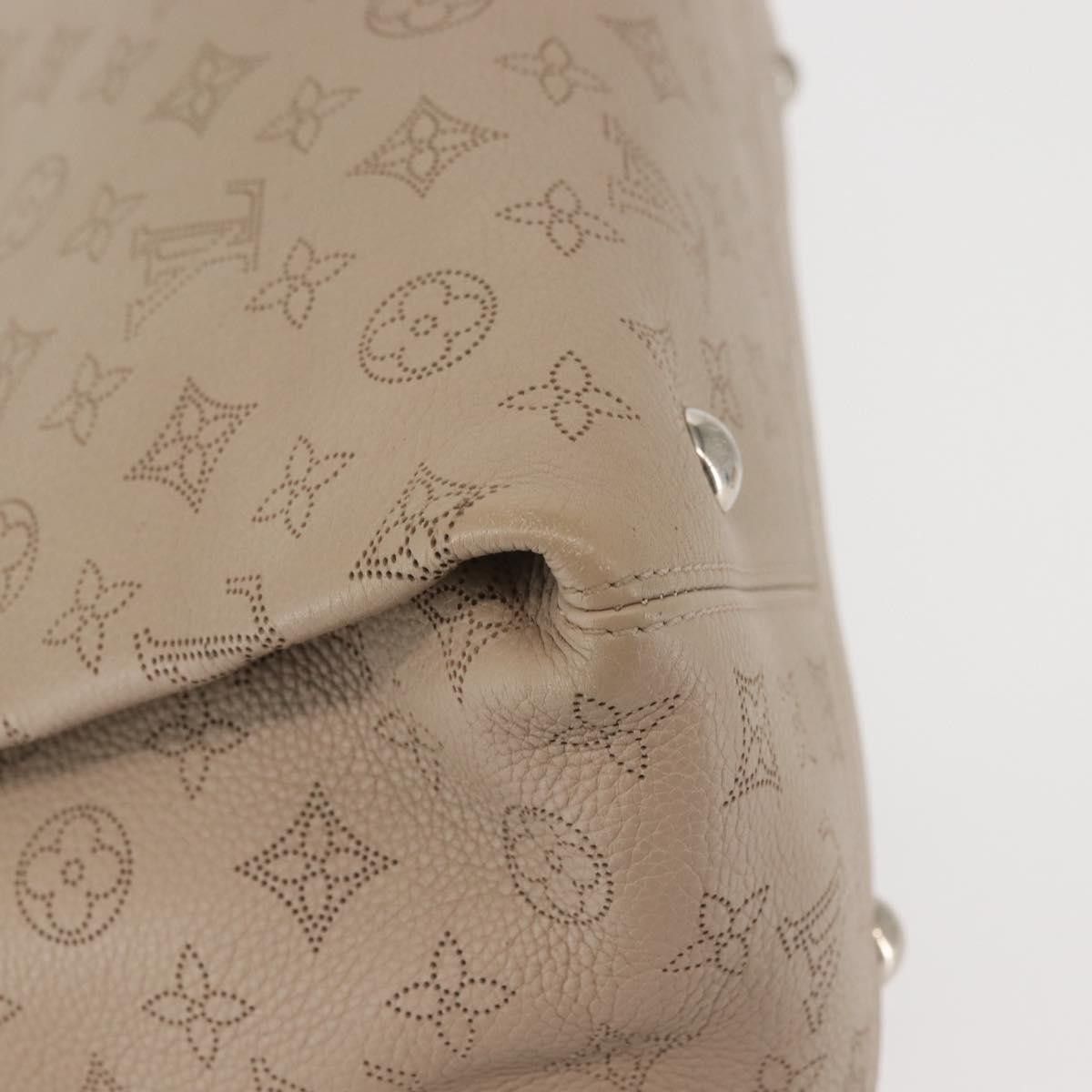 Louis Vuitton Louis Vuitton Sevres Handbag Mahina Leather Size ONE SIZE - 9 Thumbnail