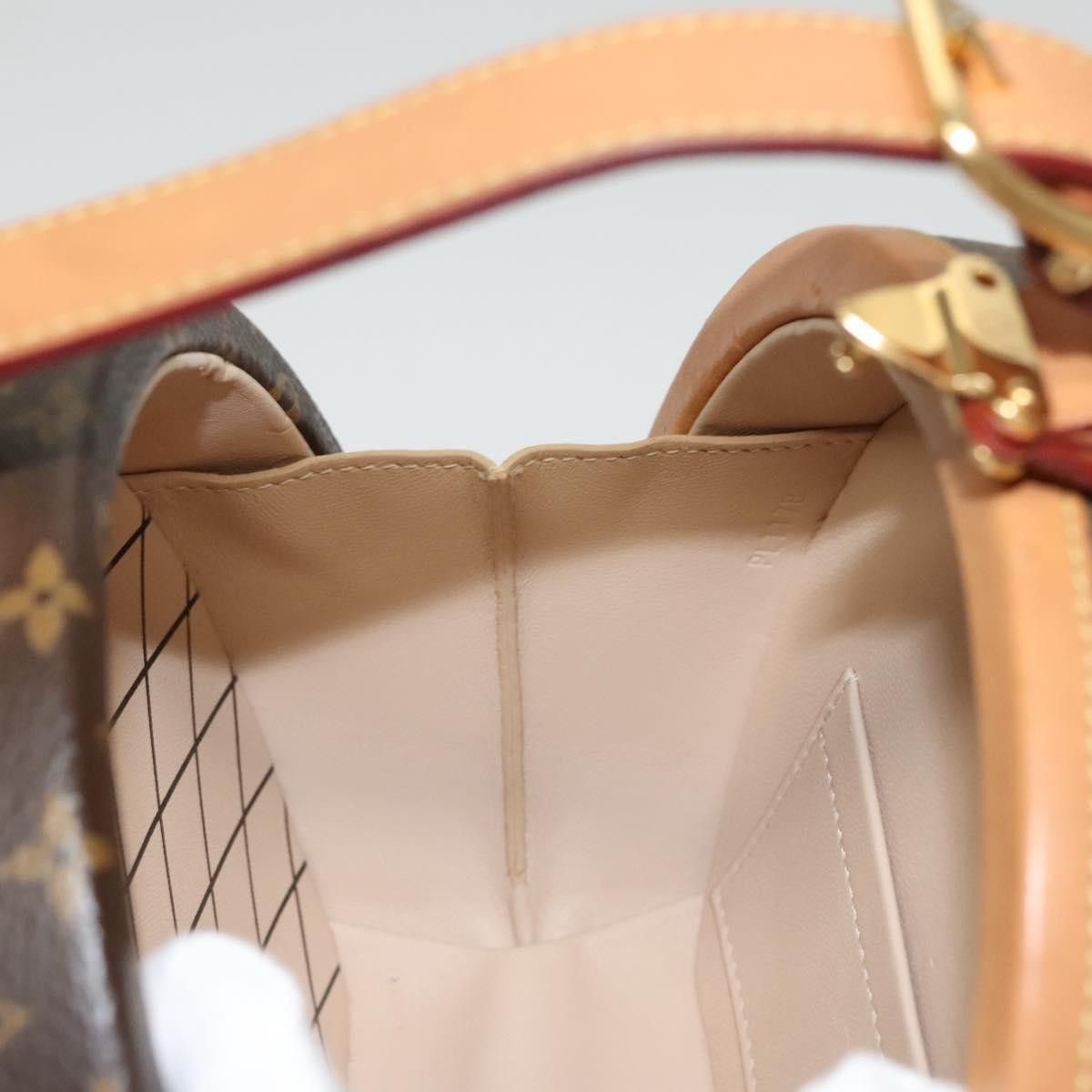 Louis Vuitton Louis Vuitton Petite Boite Chapeau Bag Monogram Canvas Size ONE SIZE - 22 Thumbnail