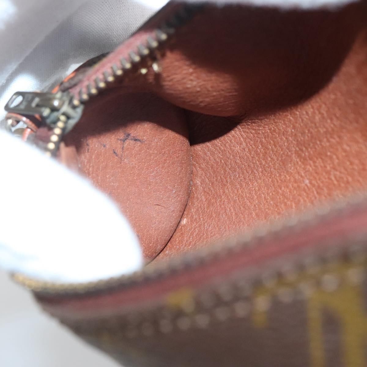 Louis Vuitton Louis Vuitton Papillon Pochette Monogram Canvas Size ONE SIZE - 19 Thumbnail