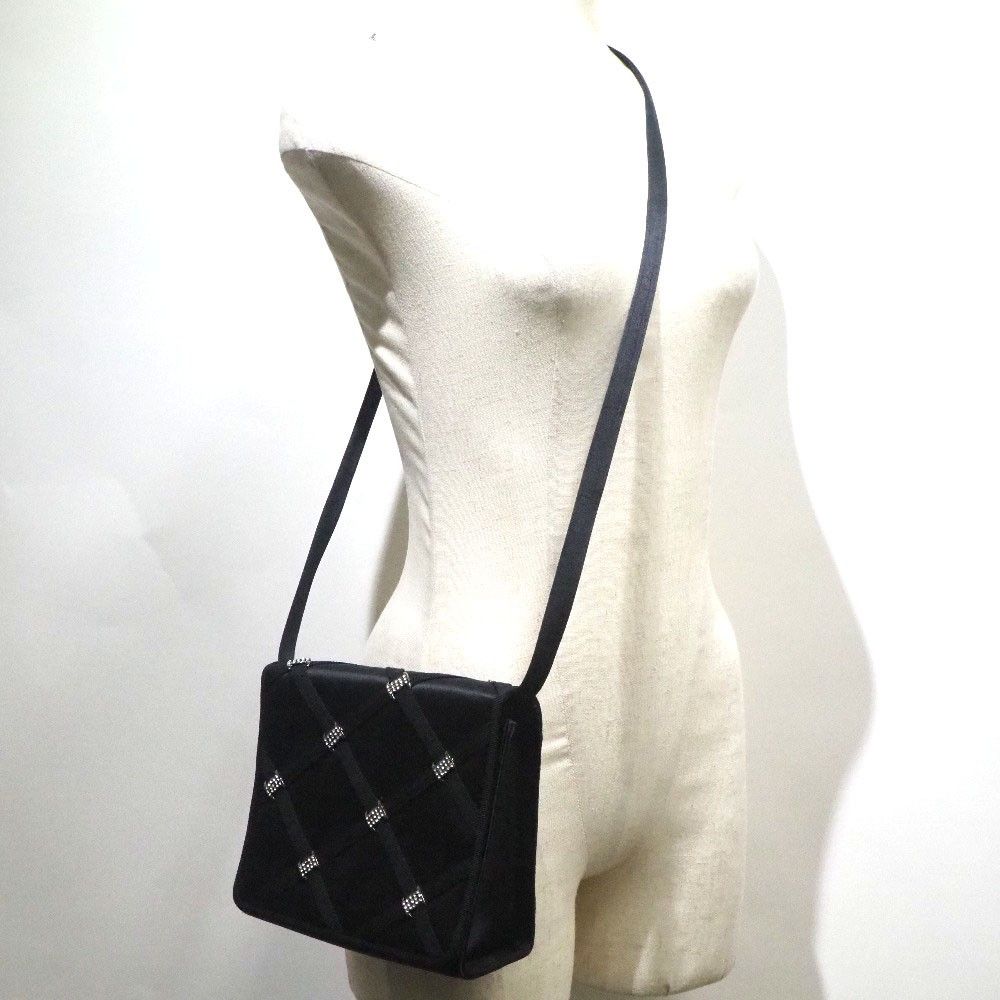 Salvatore Ferragamo Salvatore Ferragamo Vara Soft Studs Flap Bag Silk Size ONE SIZE - 8 Thumbnail