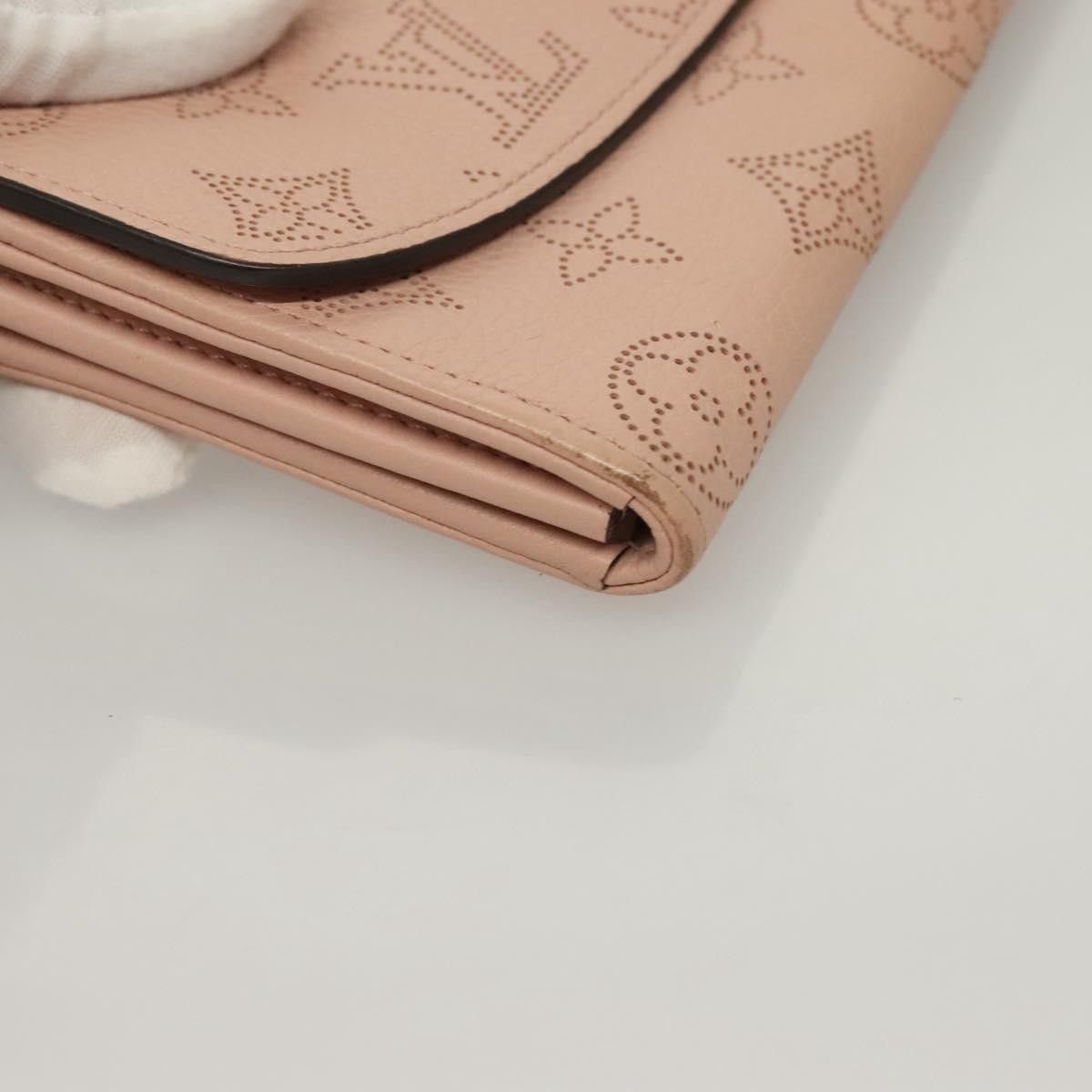 Louis Vuitton Louis Vuitton Iris Mahina Leather Size ONE SIZE - 9 Thumbnail