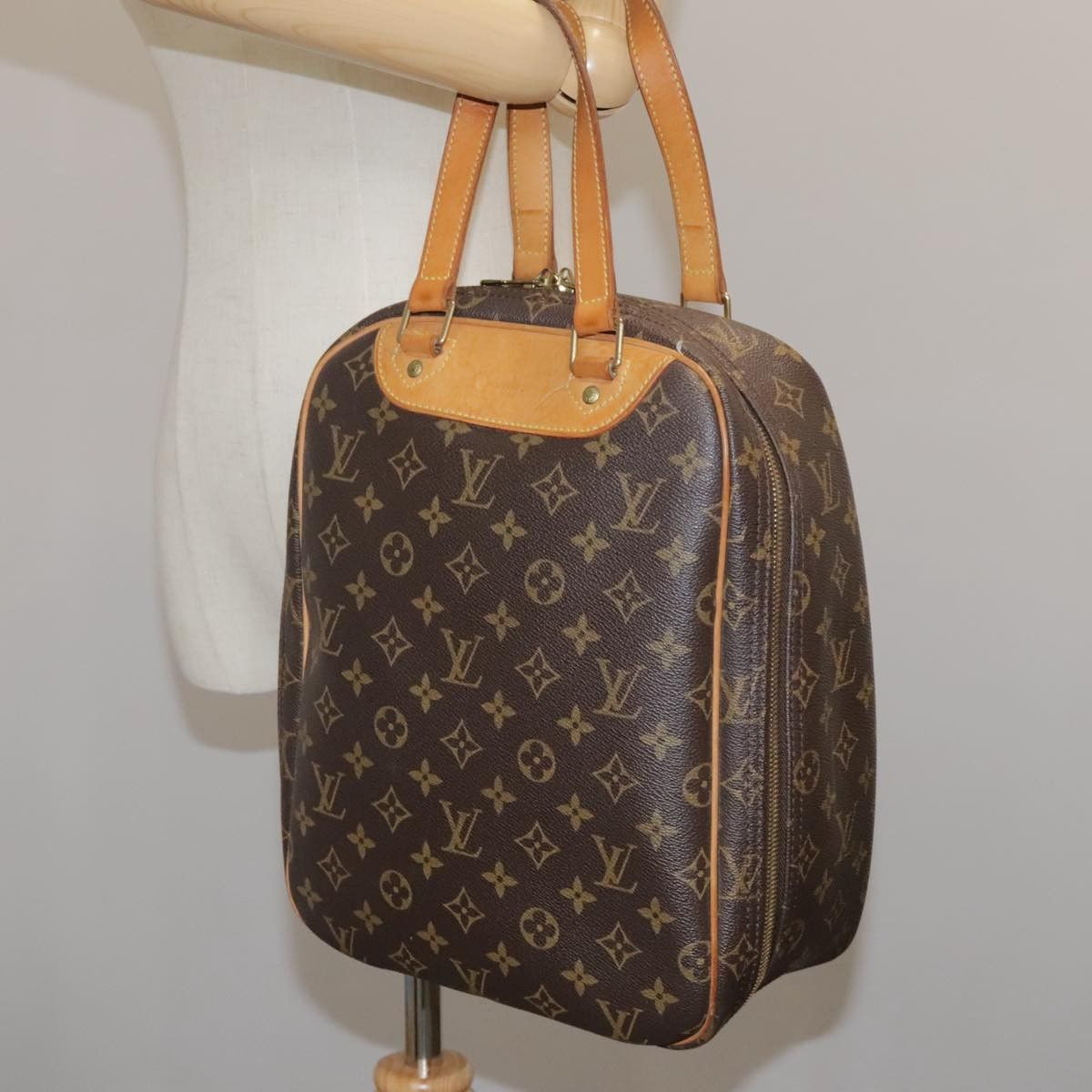 Louis Vuitton Louis Vuitton Excursion Handbag Monogram Canvas Size ONE SIZE - 15 Thumbnail