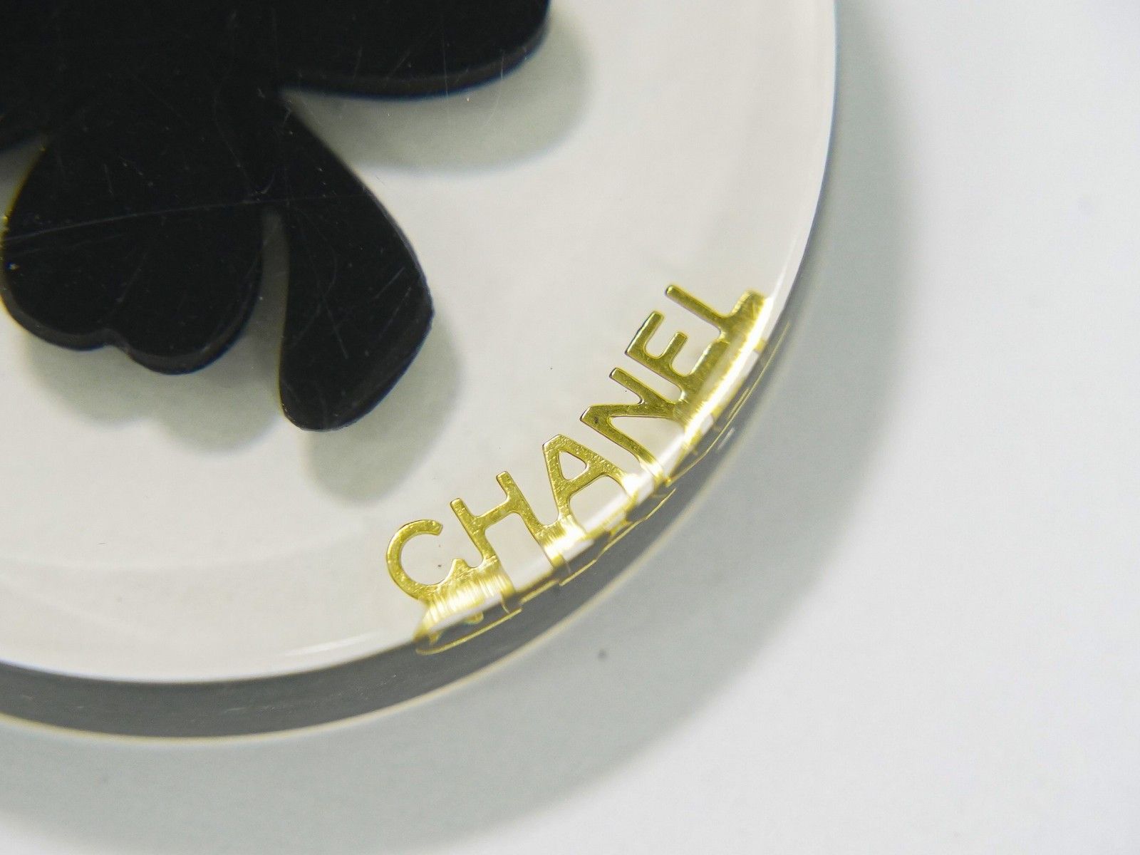 Chanel Chanel Trèfle CC Necklace Plastic and Gold plated Size ONE SIZE - 6 Thumbnail