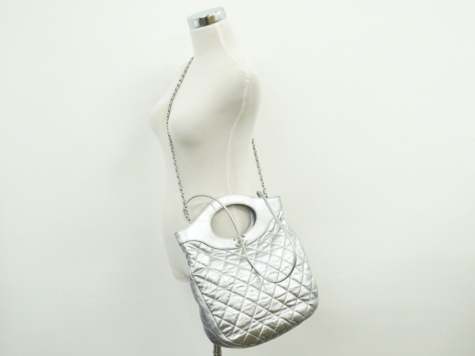 Chanel Chanel 31 Shopping Bag Quilted Calfskin Size ONE SIZE - 10 Thumbnail