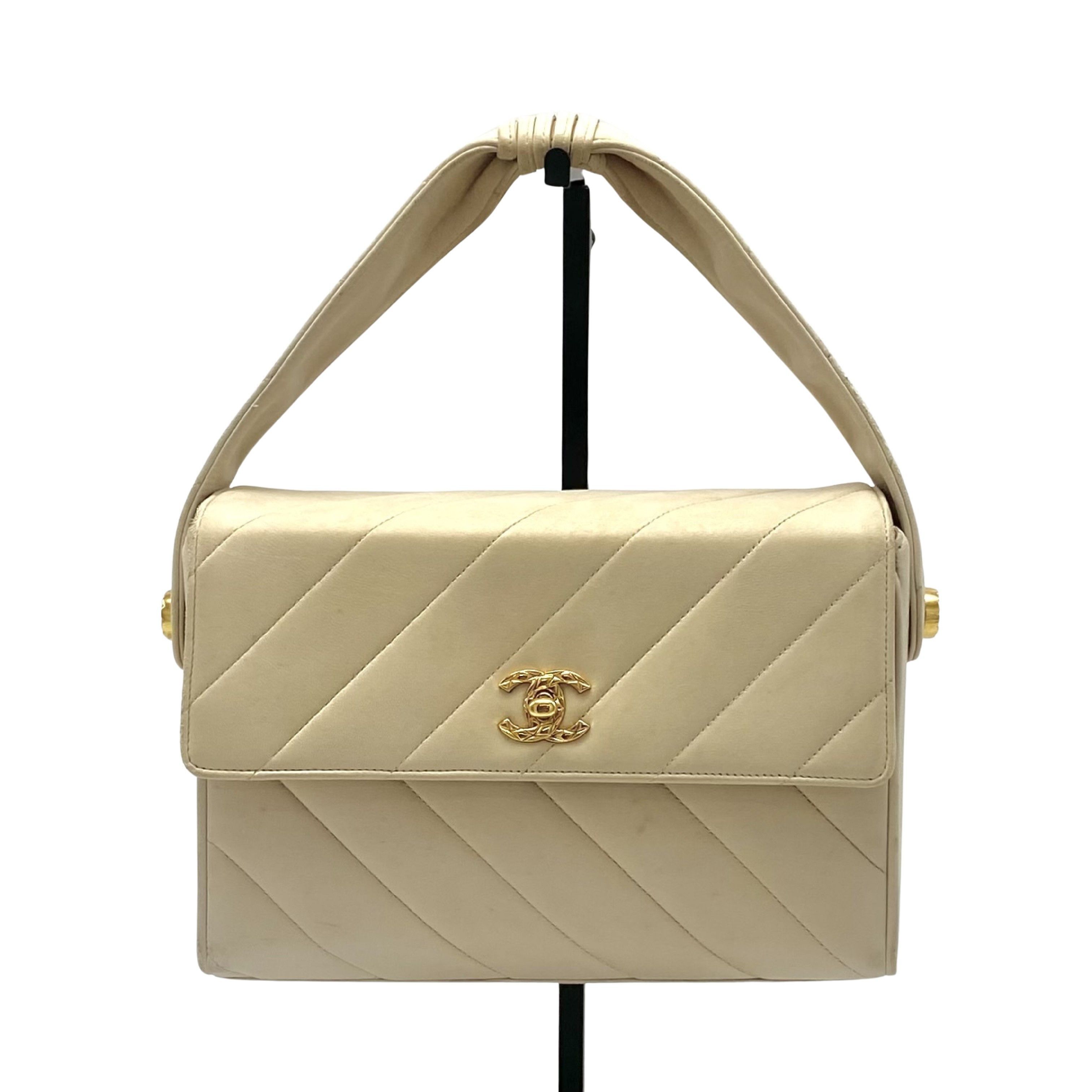 Chanel Chanel Vintage Olsen CC Chain Tote Canvas with Leather Size ONE SIZE - 2 Thumbnail